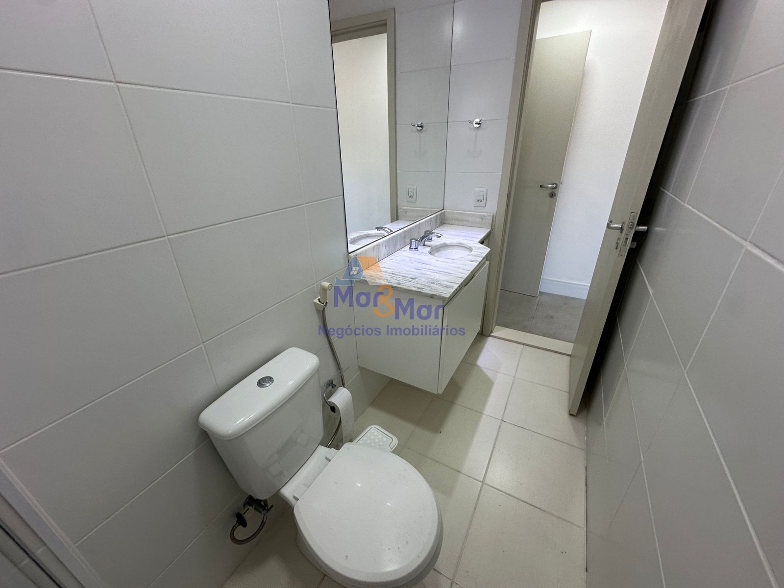 Apartamento na Praia das Astúrias, Guarujá - SP
