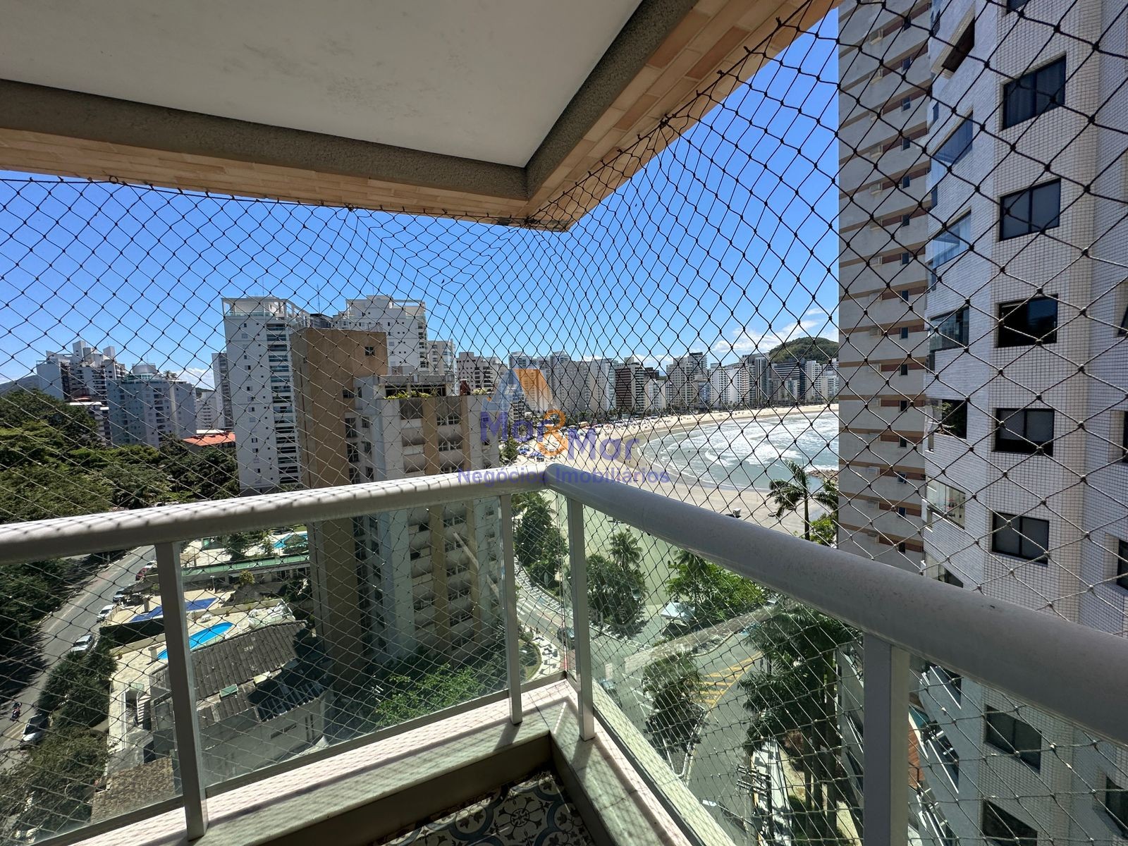 Apartamento na Praia das Astúrias, Guarujá - SP