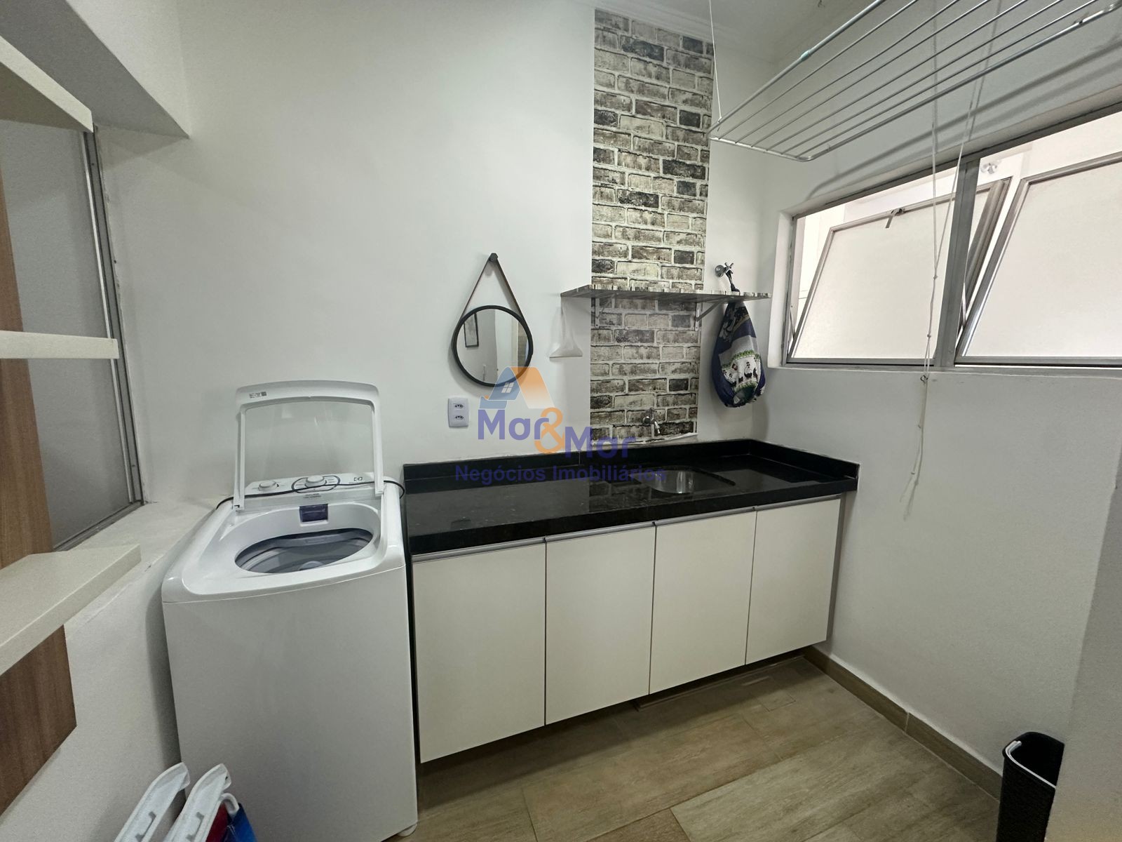 Apartamento na Praia das Pitangueiras, Guarujá - SP