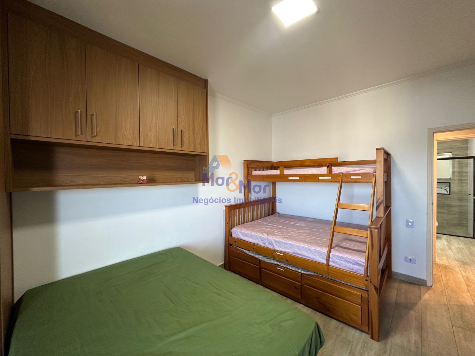 Apartamento na Praia das Pitangueiras, Guarujá - SP