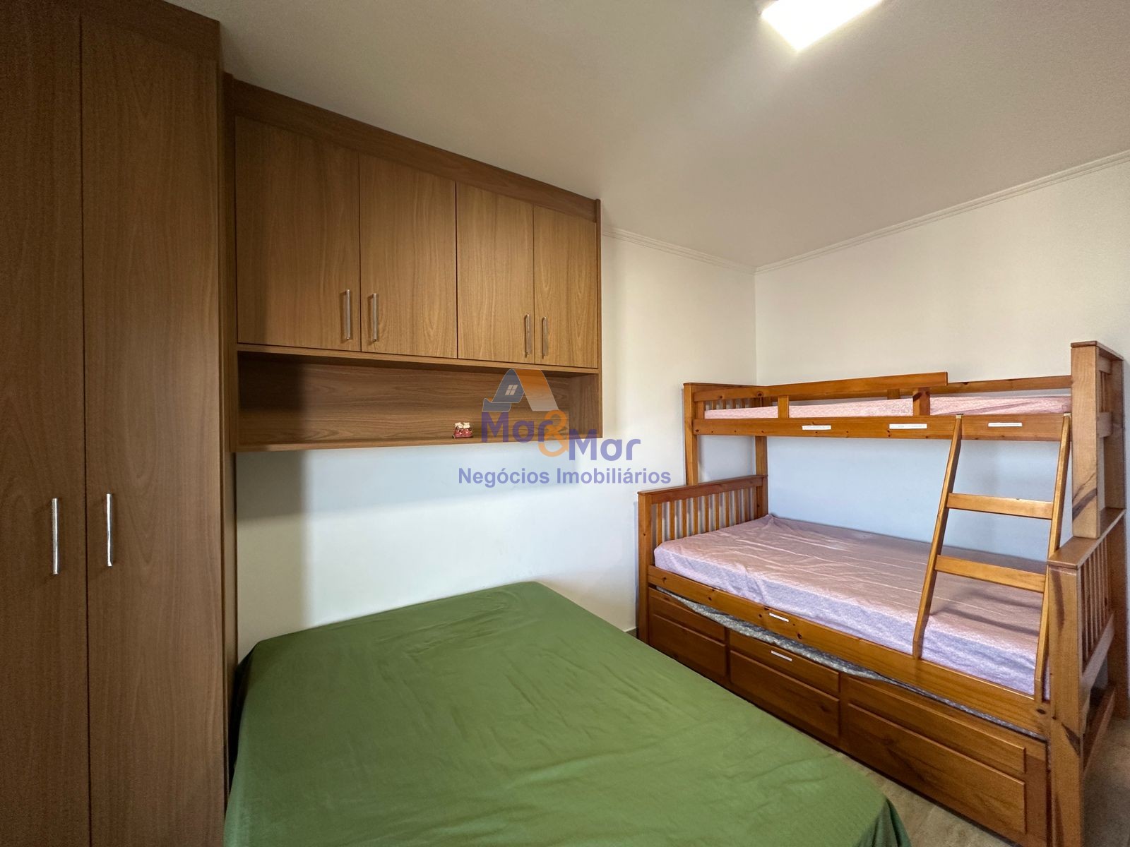 Apartamento na Praia das Pitangueiras, Guarujá - SP