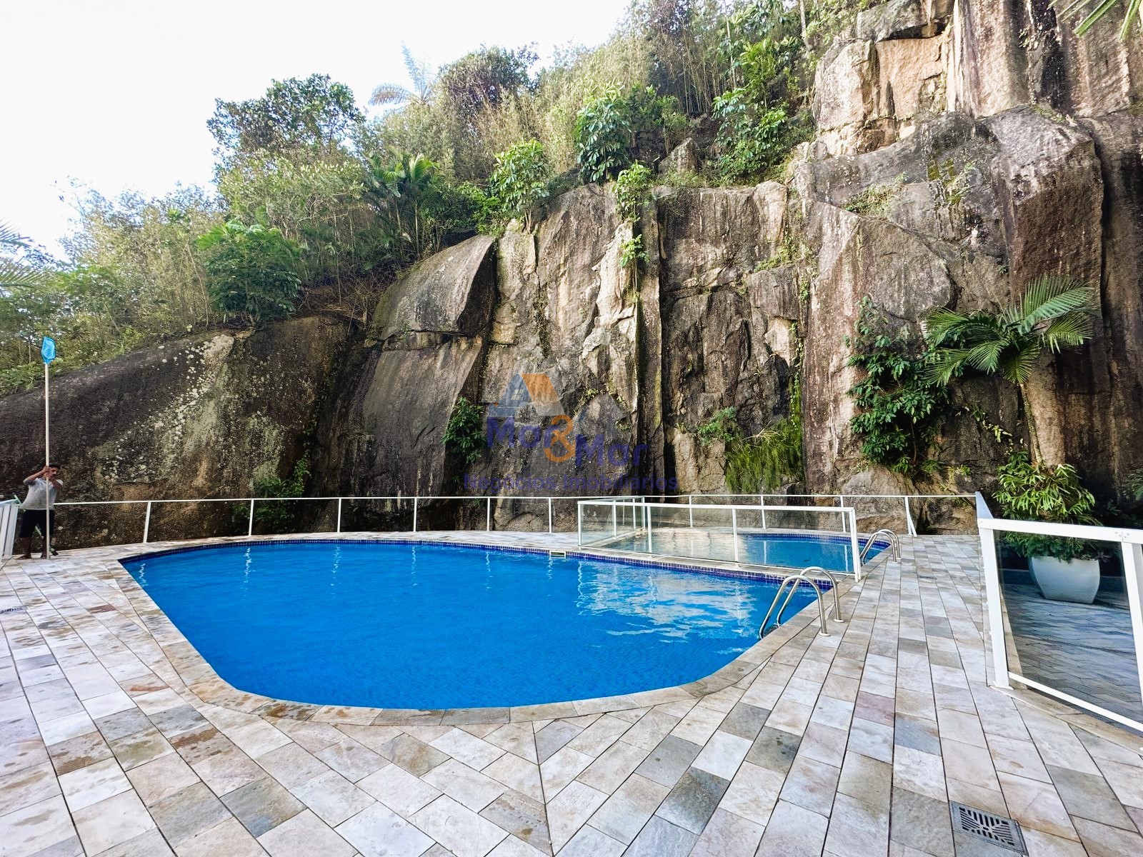 Apartamento na Praia das Pitangueiras, Guarujá - SP