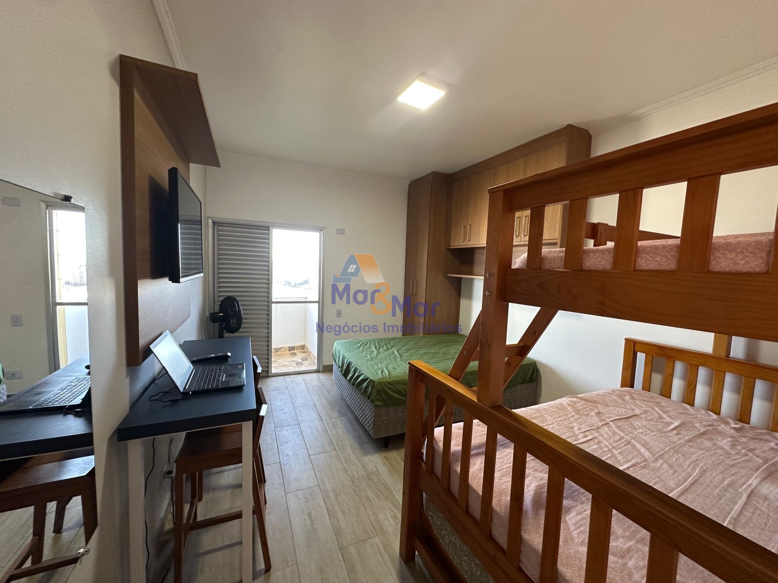 Apartamento na Praia das Pitangueiras, Guarujá - SP