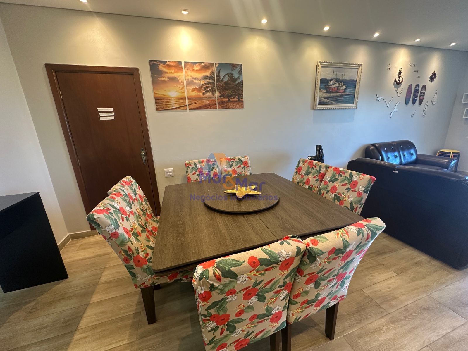 Apartamento na Praia das Pitangueiras, Guarujá - SP