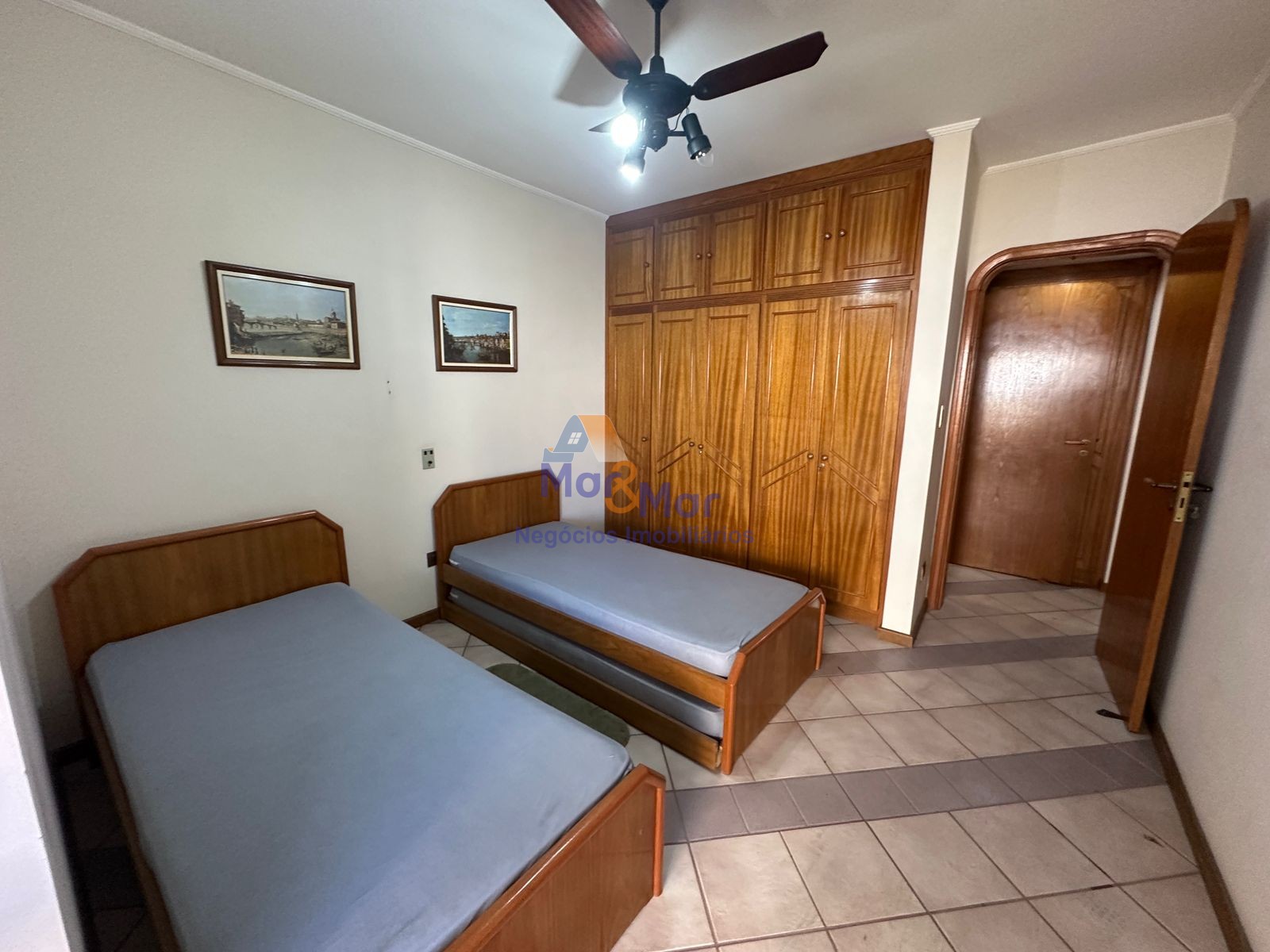 Apartamento na Praia das Pitangueiras, Guarujá - SP