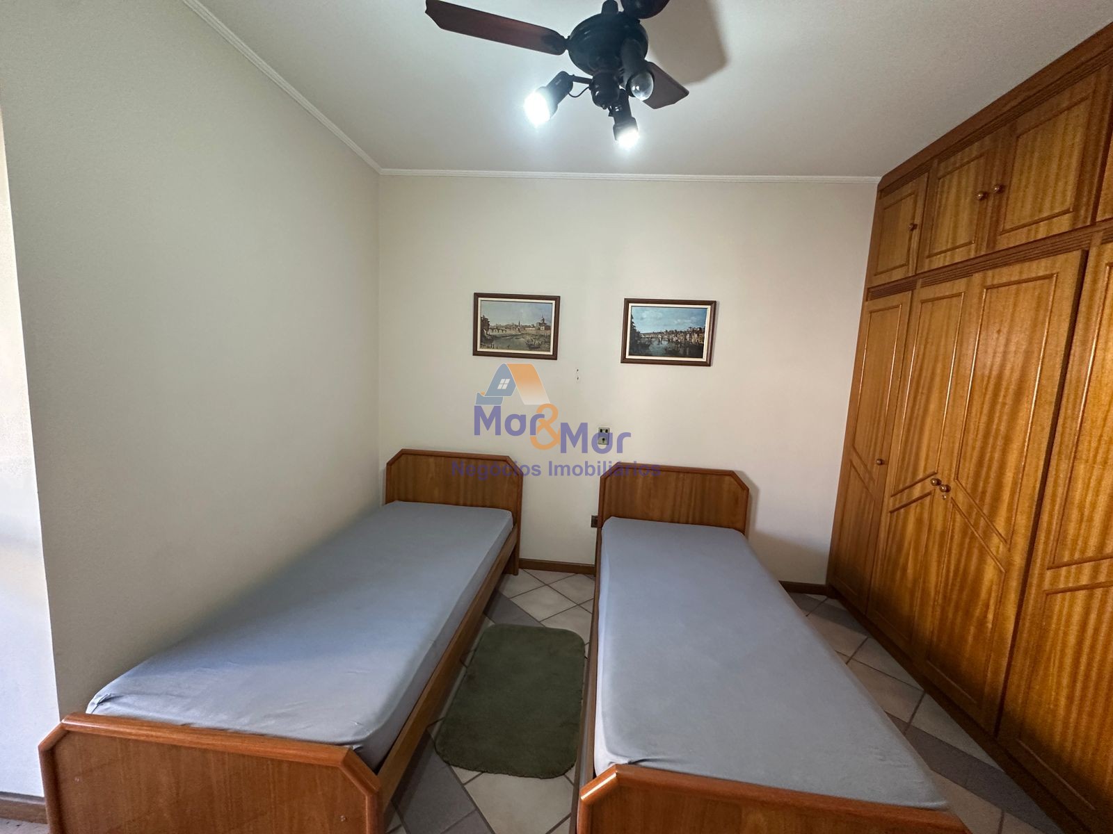 Apartamento na Praia das Pitangueiras, Guarujá - SP