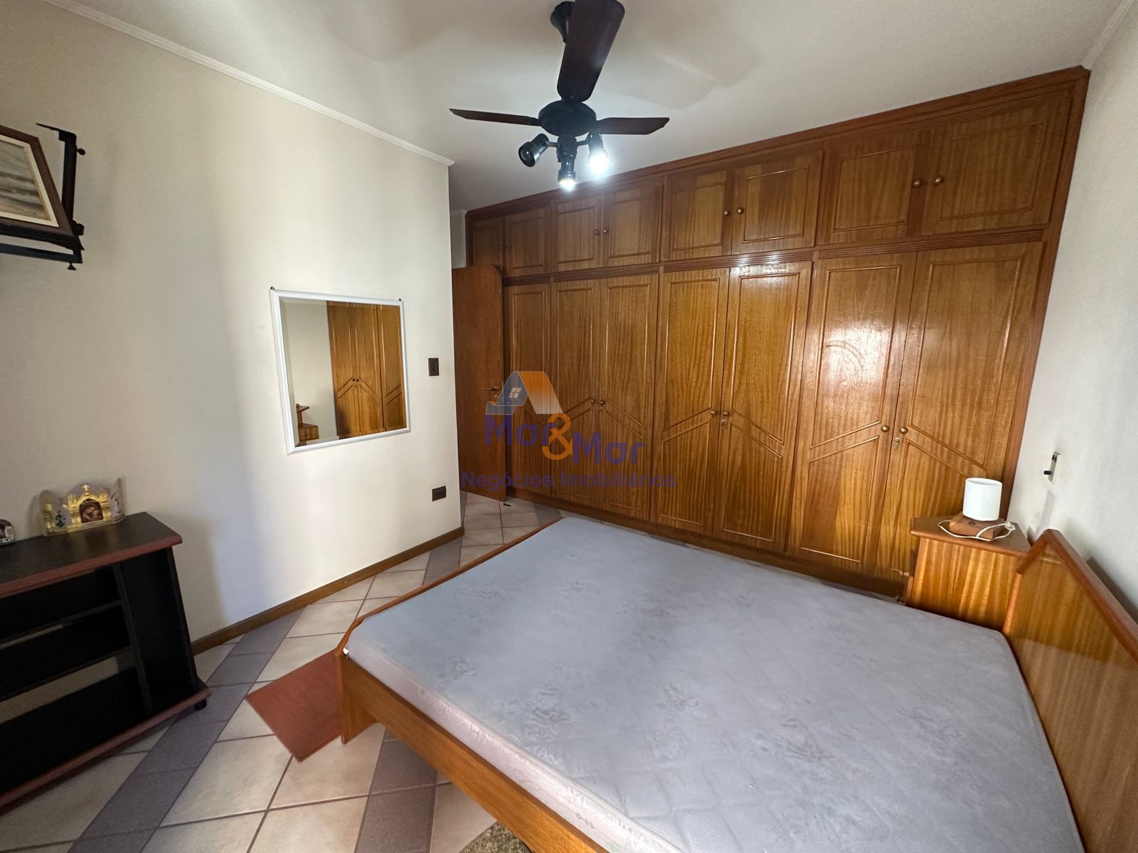 Apartamento na Praia das Pitangueiras, Guarujá - SP