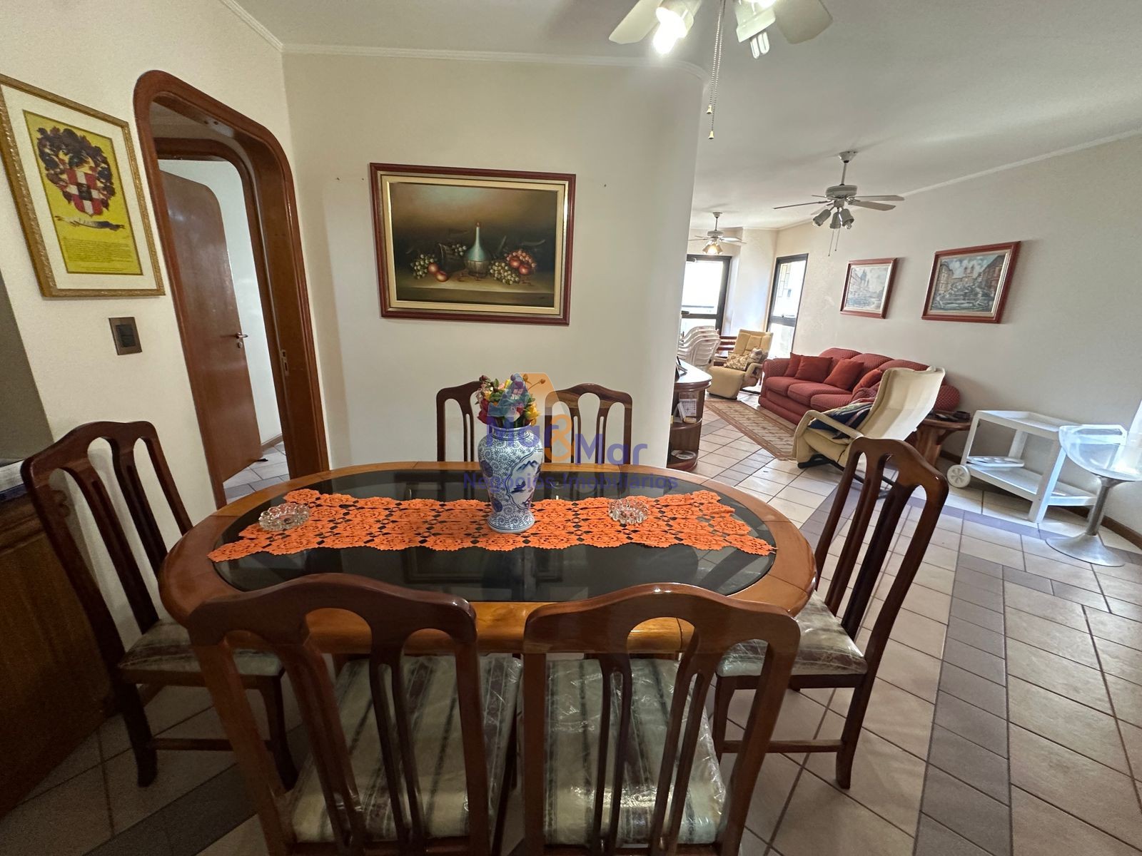 Apartamento na Praia das Pitangueiras, Guarujá - SP