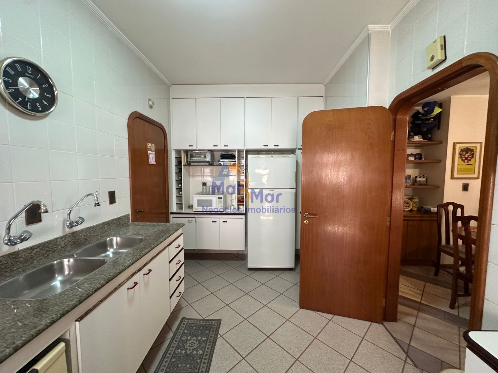 Apartamento na Praia das Pitangueiras, Guarujá - SP