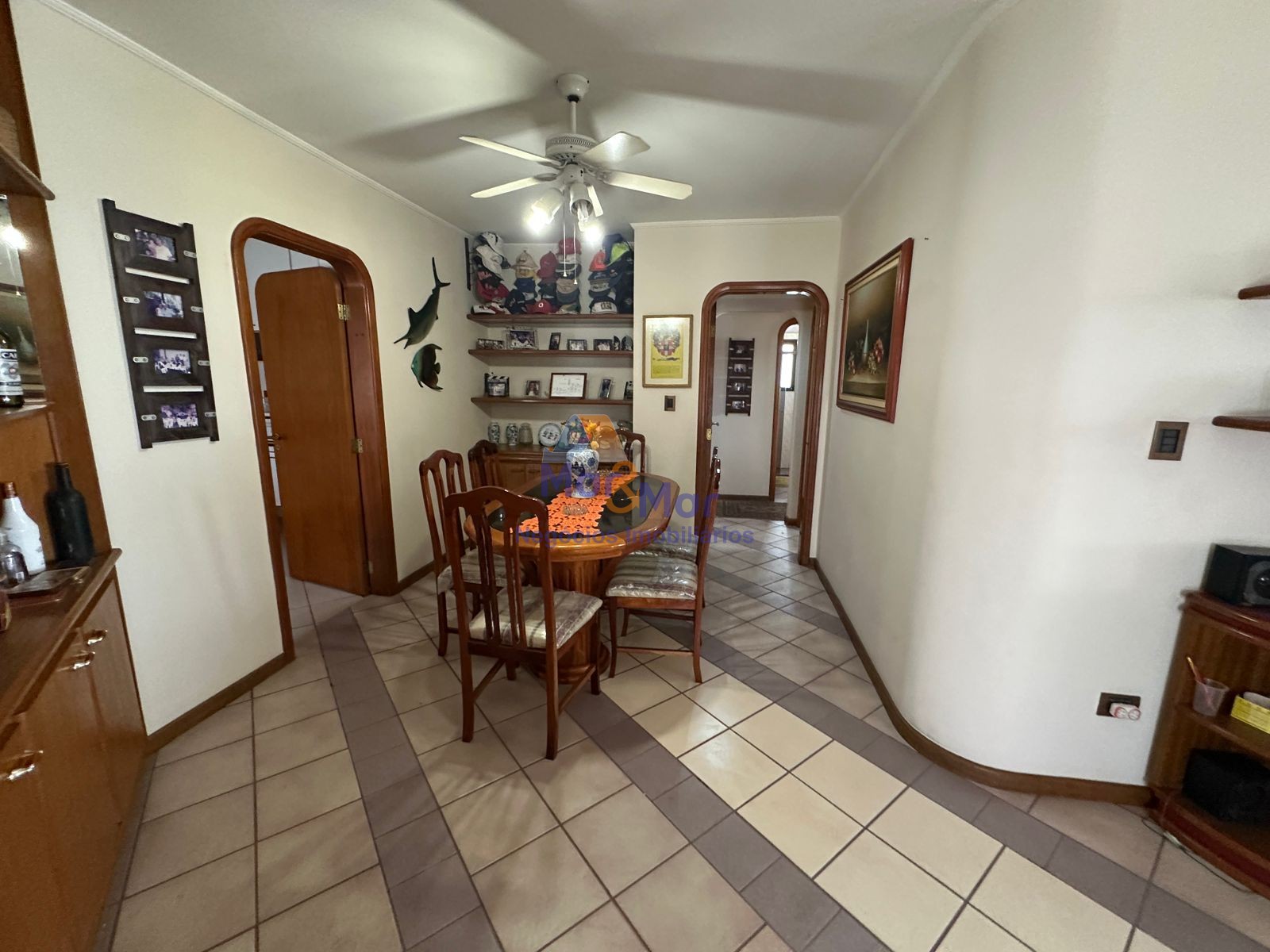 Apartamento na Praia das Pitangueiras, Guarujá - SP
