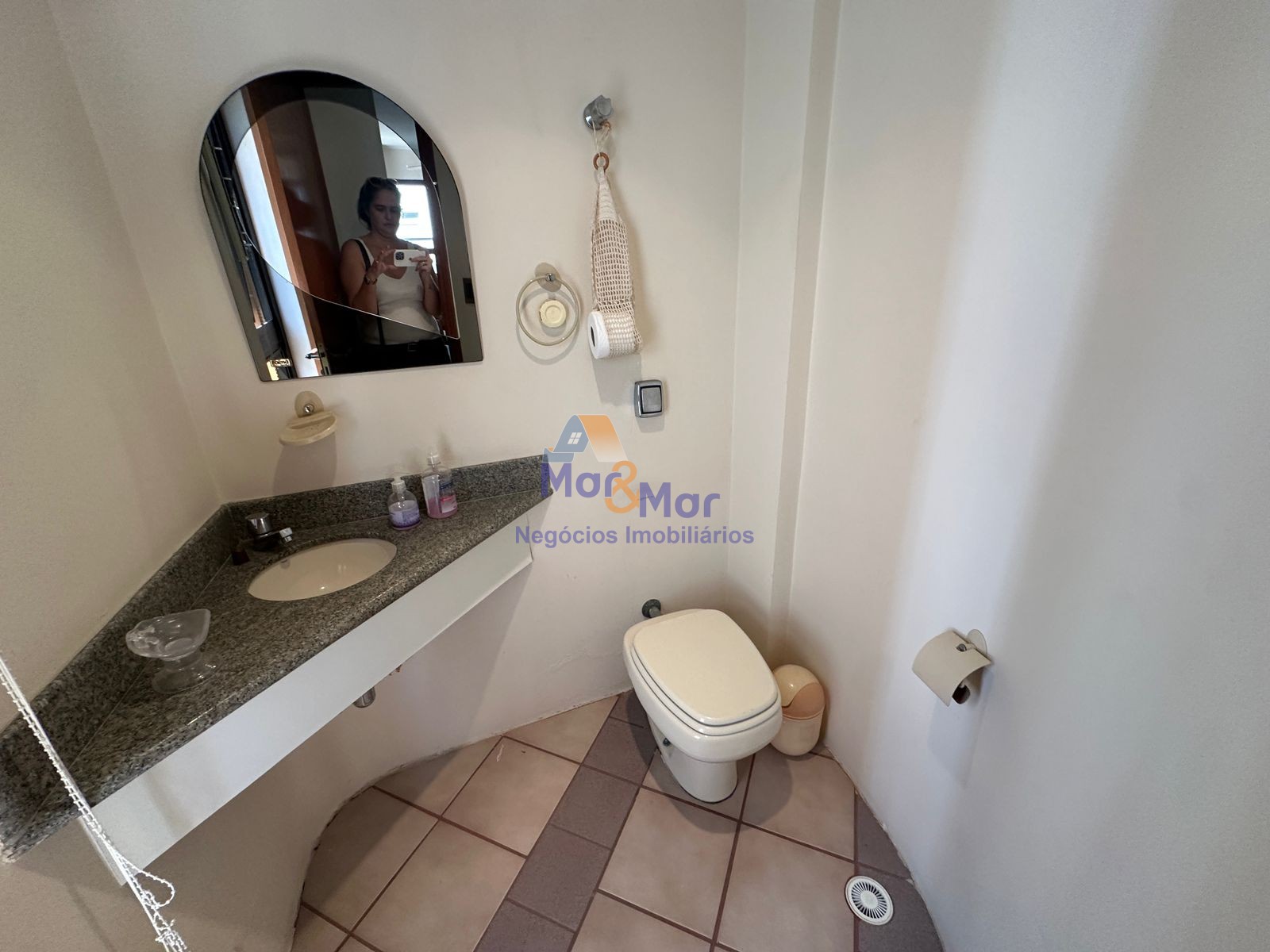 Apartamento na Praia das Pitangueiras, Guarujá - SP