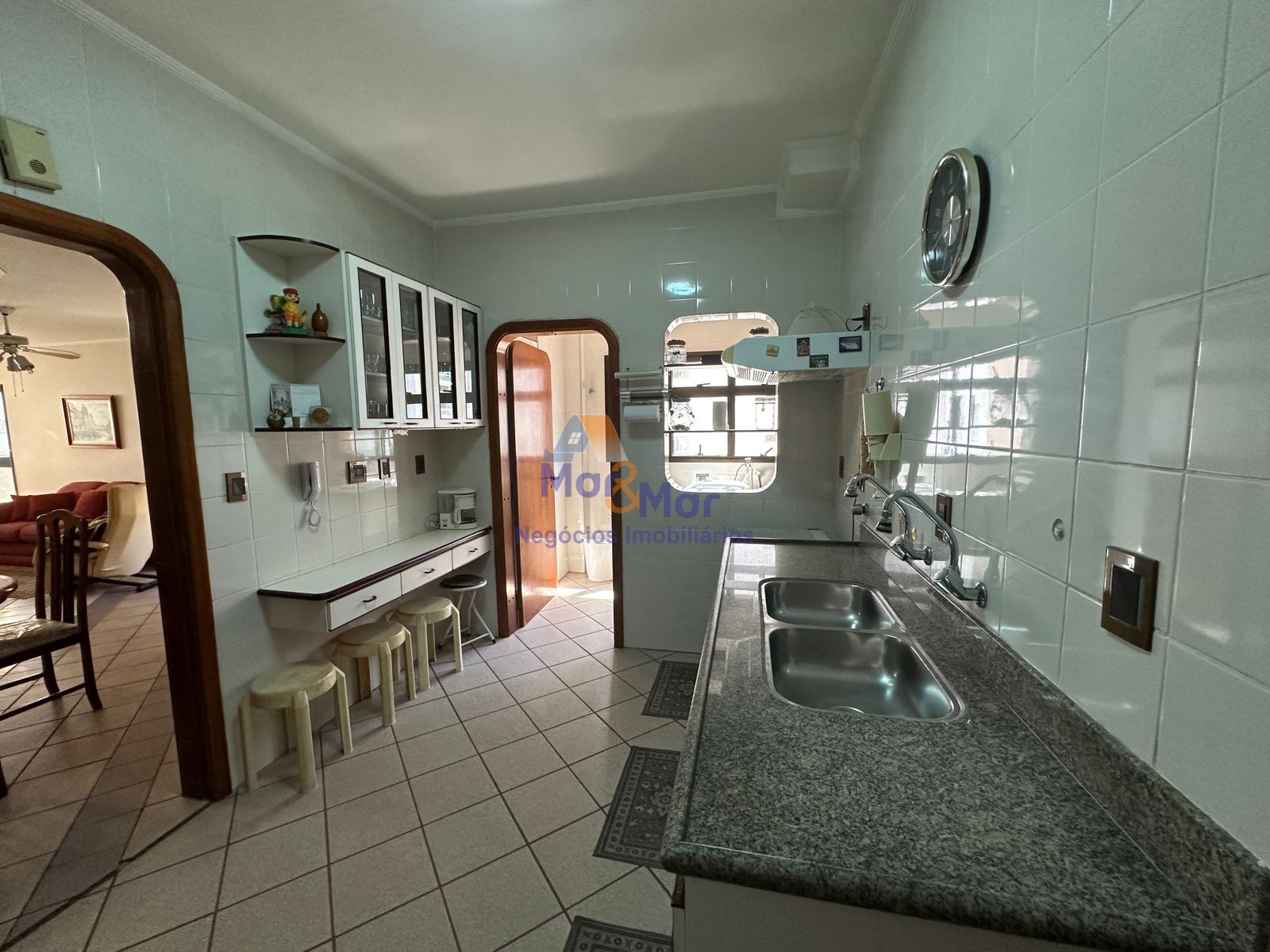Apartamento na Praia das Pitangueiras, Guarujá - SP