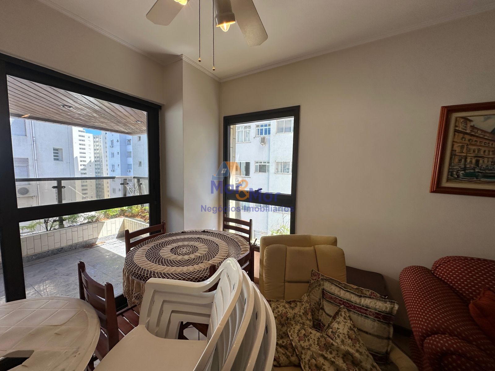 Apartamento na Praia das Pitangueiras, Guarujá - SP