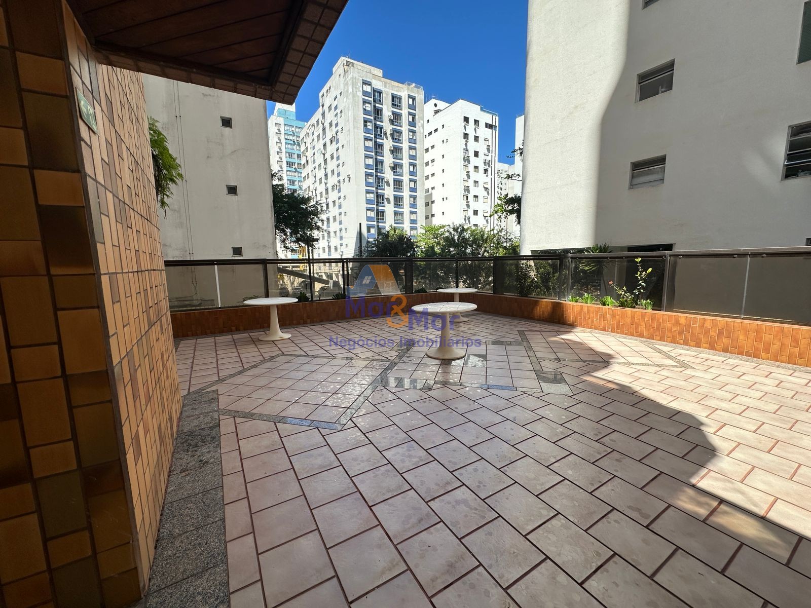 Apartamento na Praia das Pitangueiras, Guarujá - SP