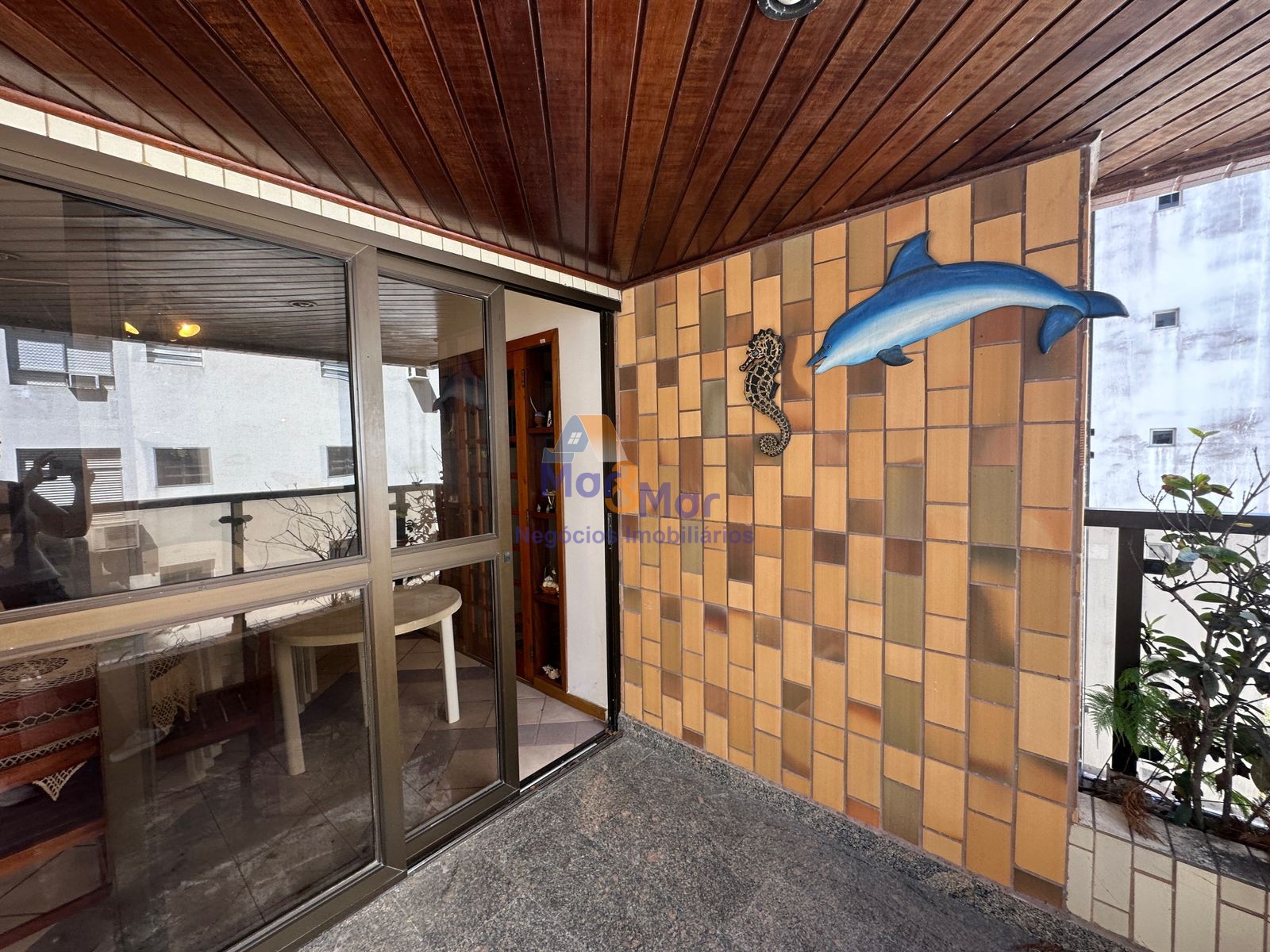 Apartamento na Praia das Pitangueiras, Guarujá - SP