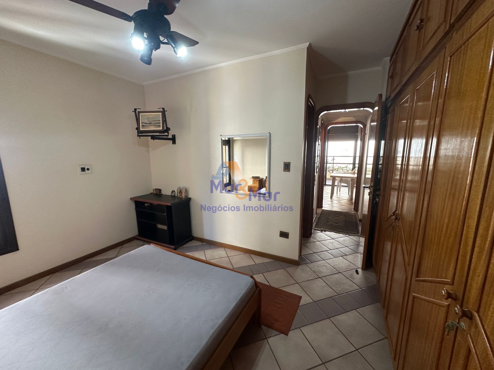 Apartamento na Praia das Pitangueiras, Guarujá - SP