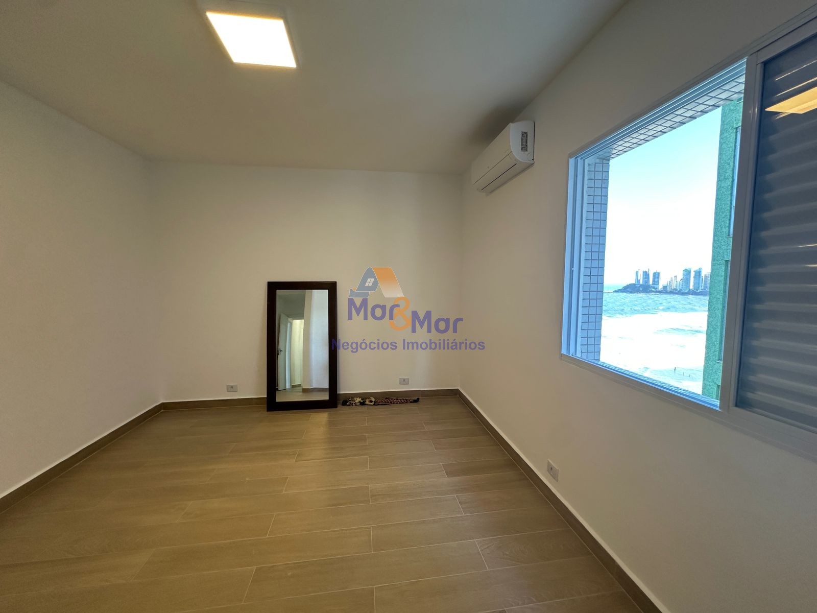 Apartamento Frente ao Mar nas Pitangueiras, Guarujá - SP