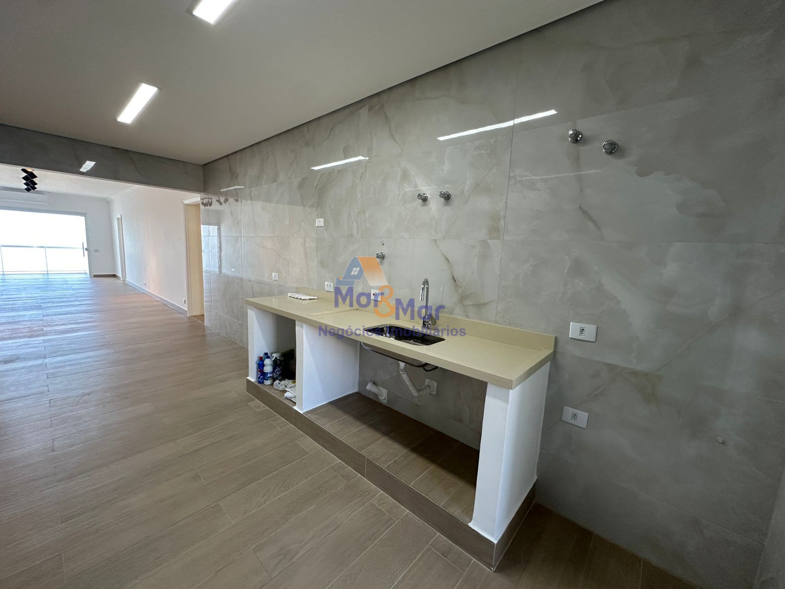 Apartamento Frente ao Mar nas Pitangueiras, Guarujá - SP