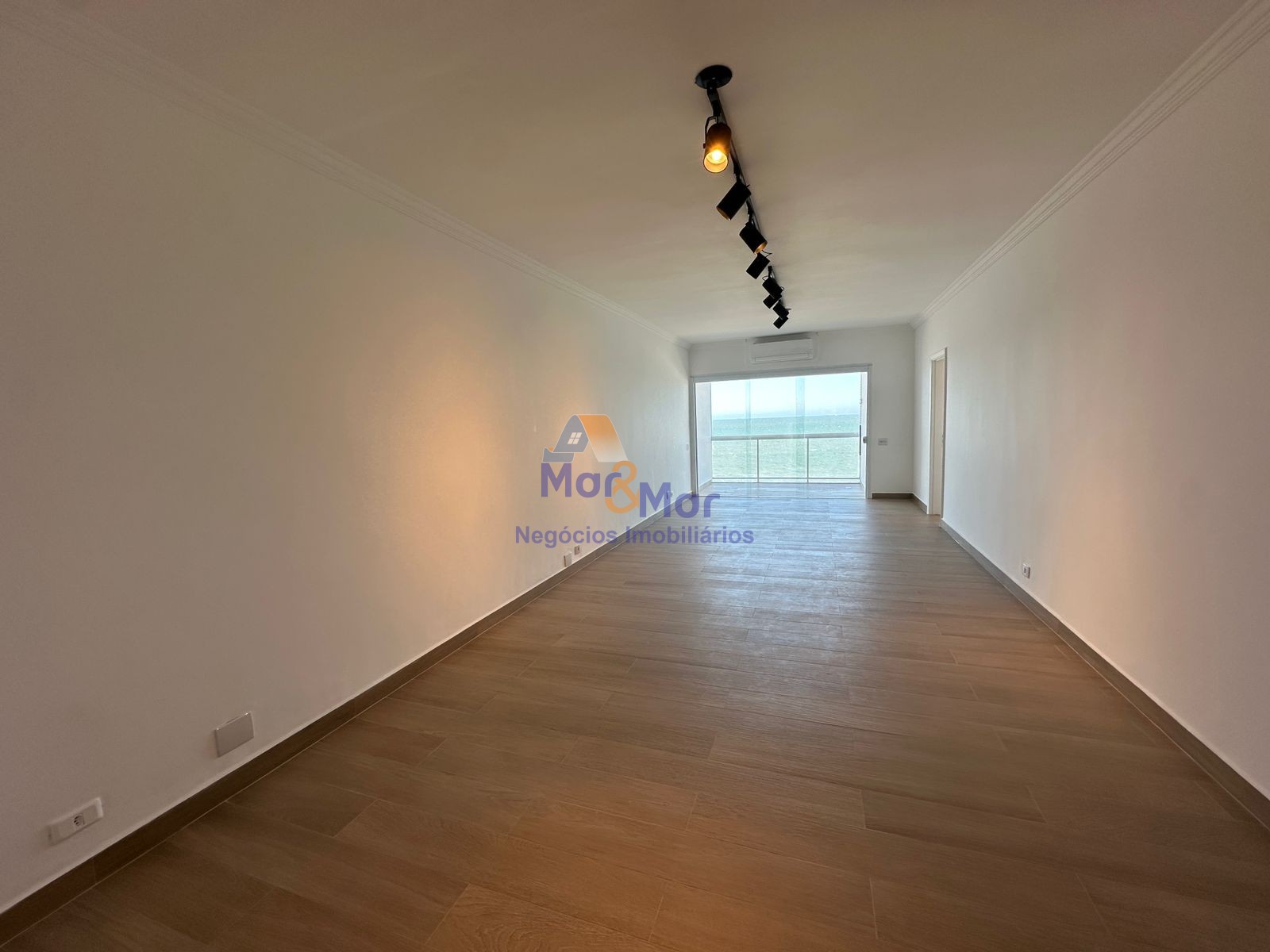 Apartamento Frente ao Mar nas Pitangueiras, Guarujá - SP