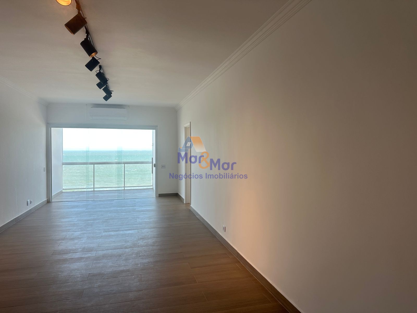 Apartamento Frente ao Mar nas Pitangueiras, Guarujá - SP