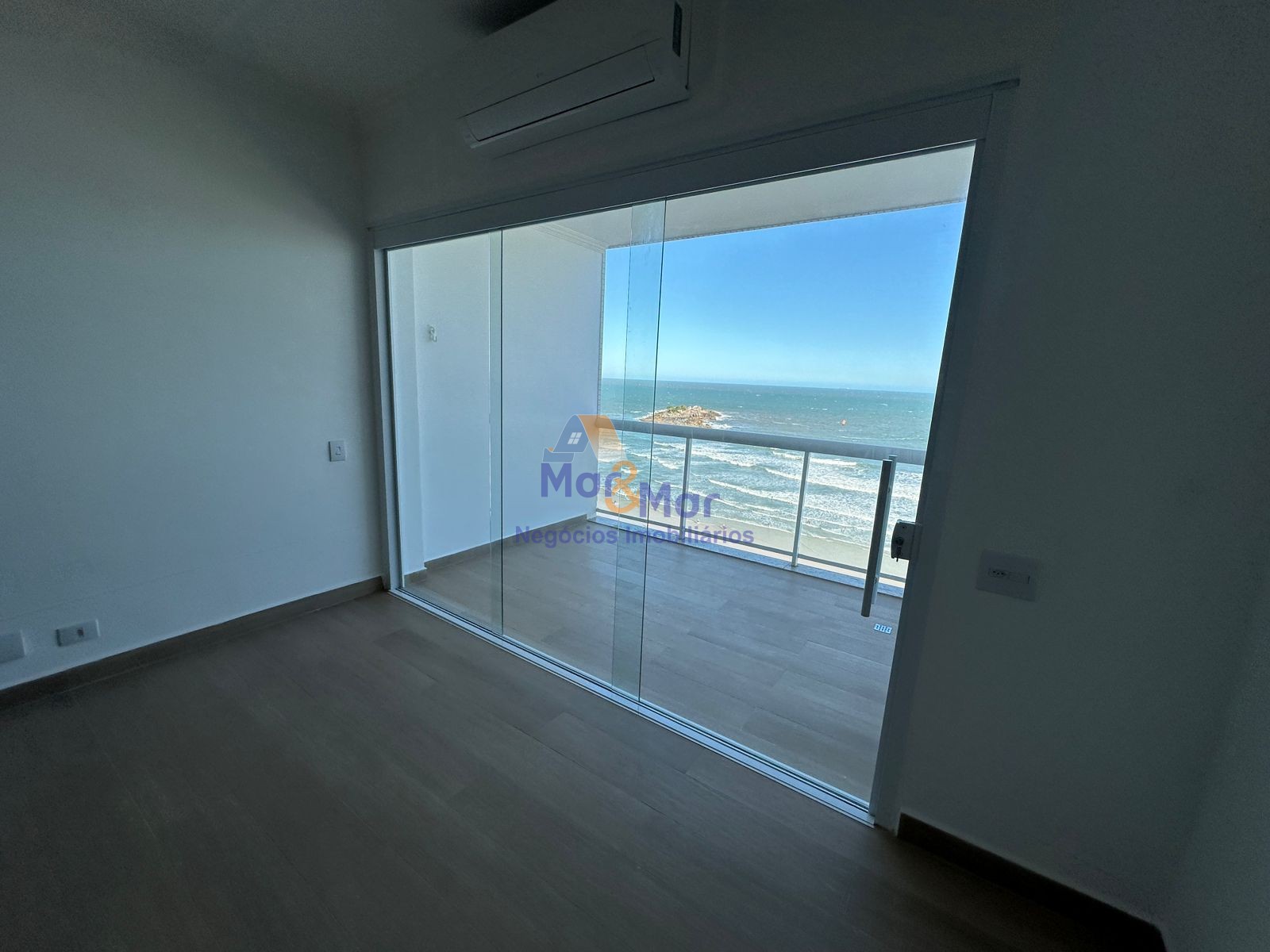 Apartamento Frente ao Mar nas Pitangueiras, Guarujá - SP