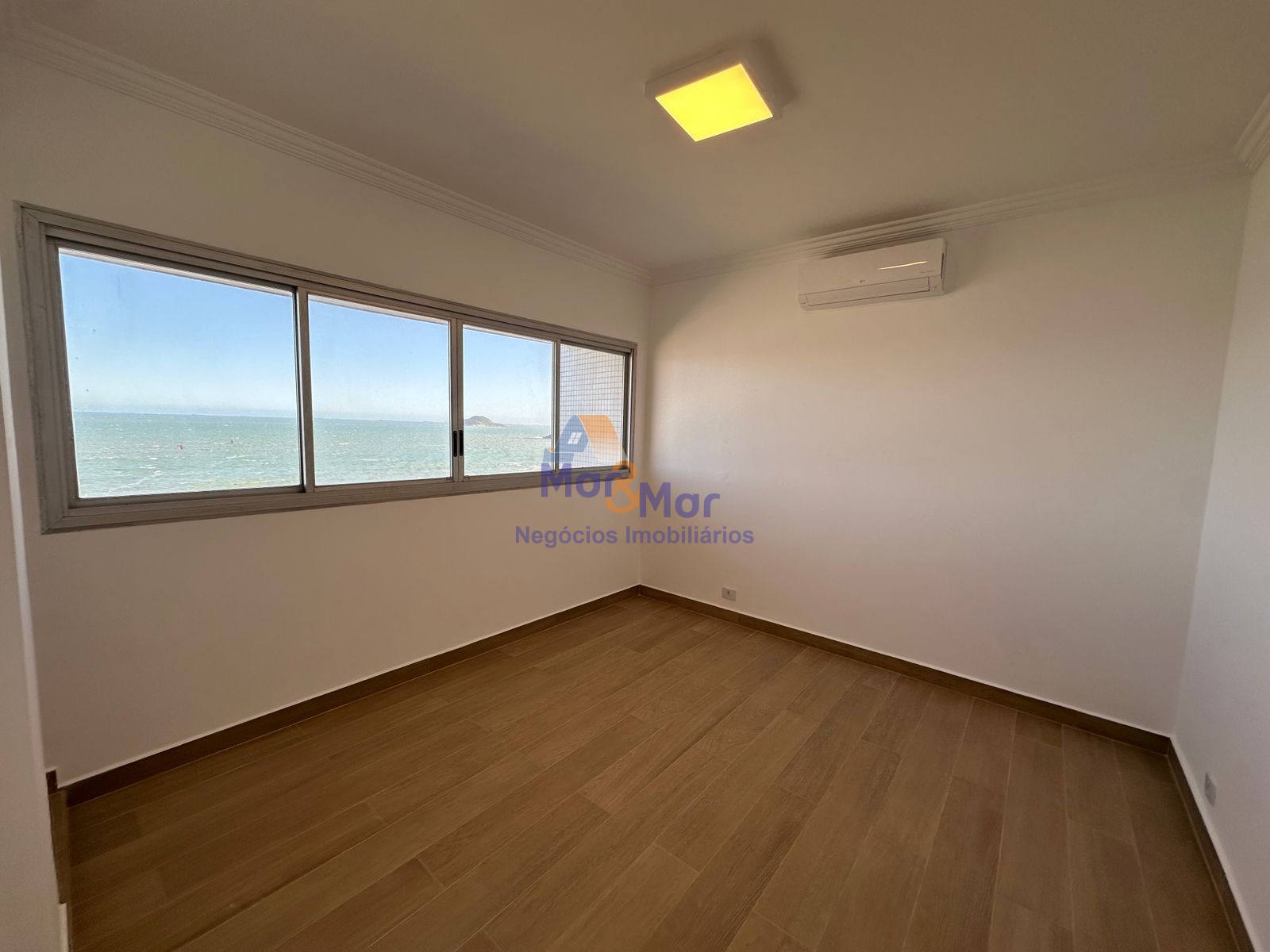 Apartamento Frente ao Mar nas Pitangueiras, Guarujá - SP