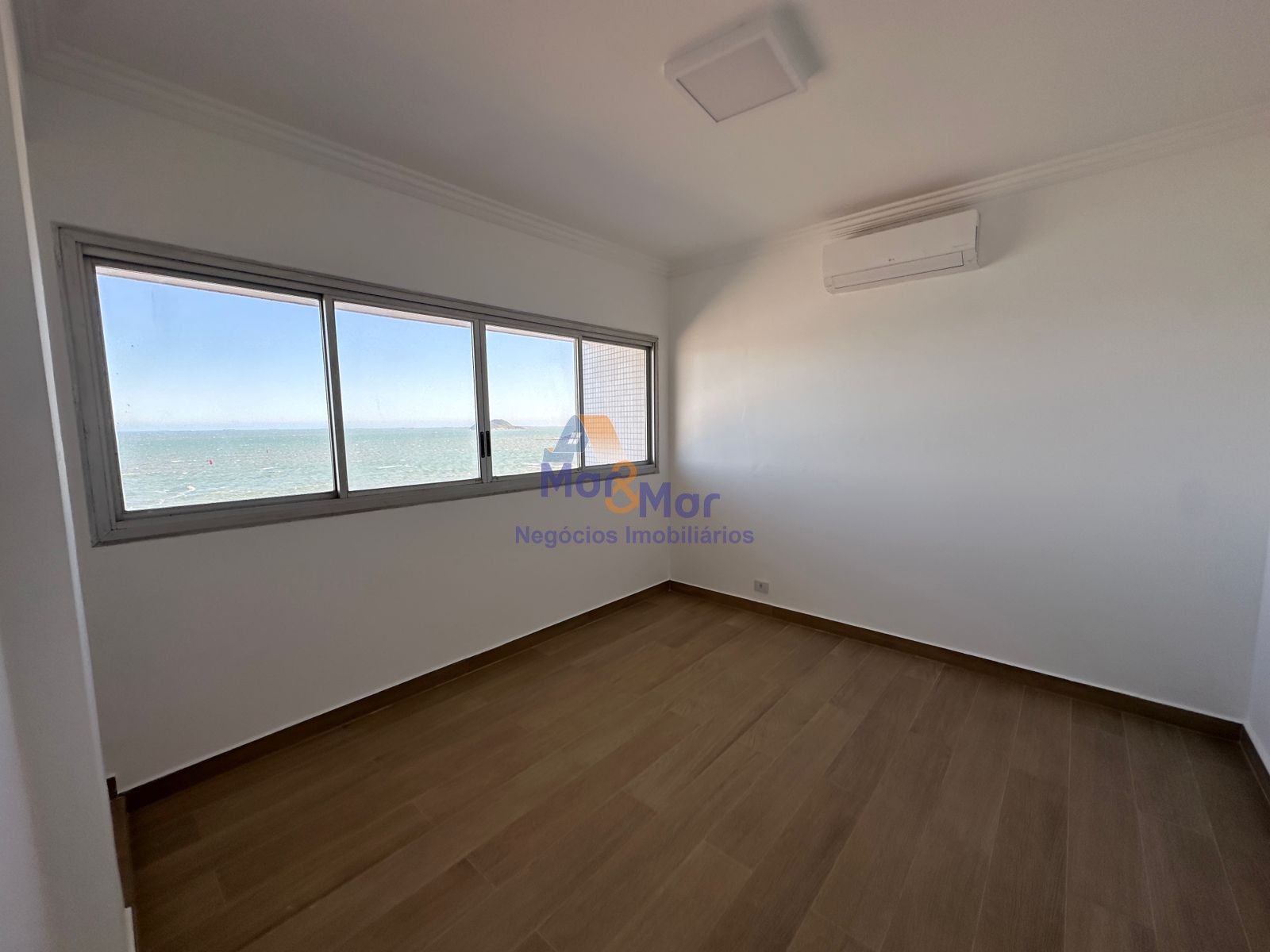 Apartamento Frente ao Mar nas Pitangueiras, Guarujá - SP