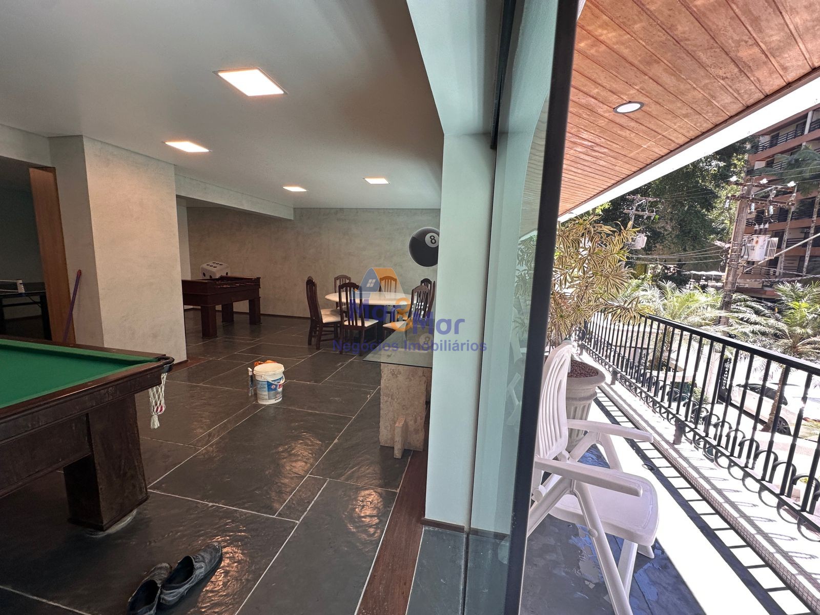 Apartamento na Praia das Pitangueiras, Guarujá - SP