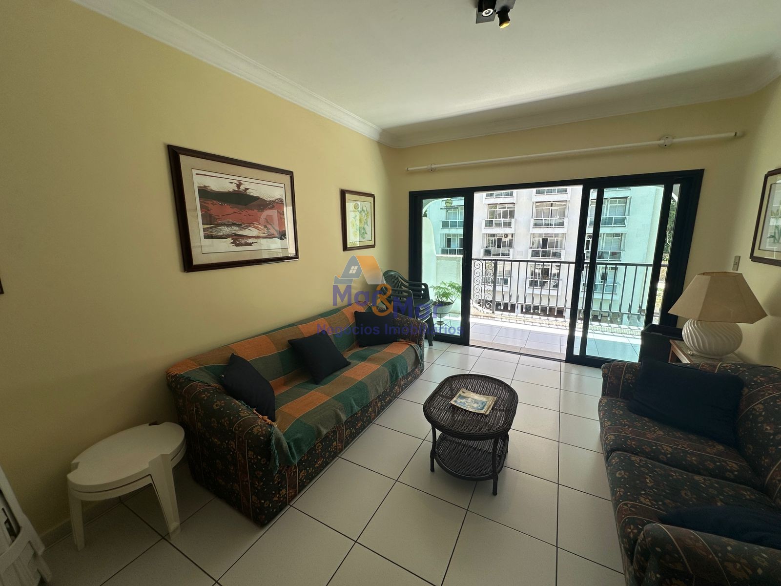 Apartamento na Praia das Pitangueiras, Guarujá - SP