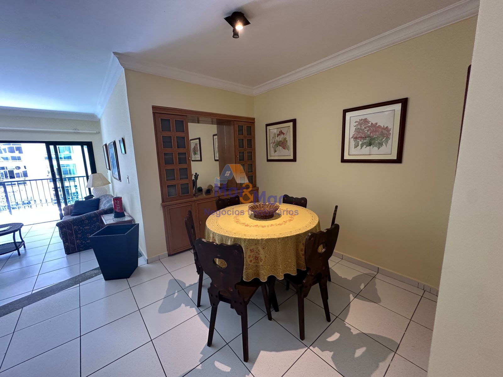 Apartamento na Praia das Pitangueiras, Guarujá - SP