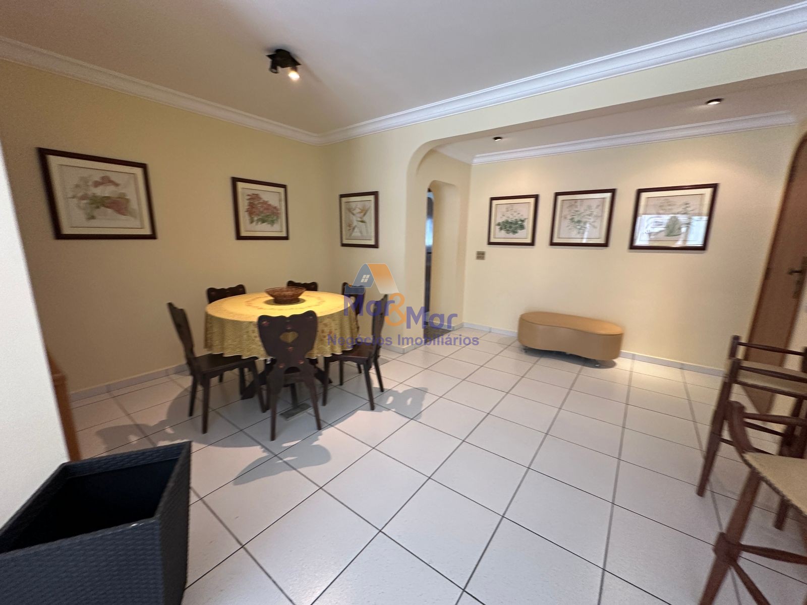 Apartamento na Praia das Pitangueiras, Guarujá - SP