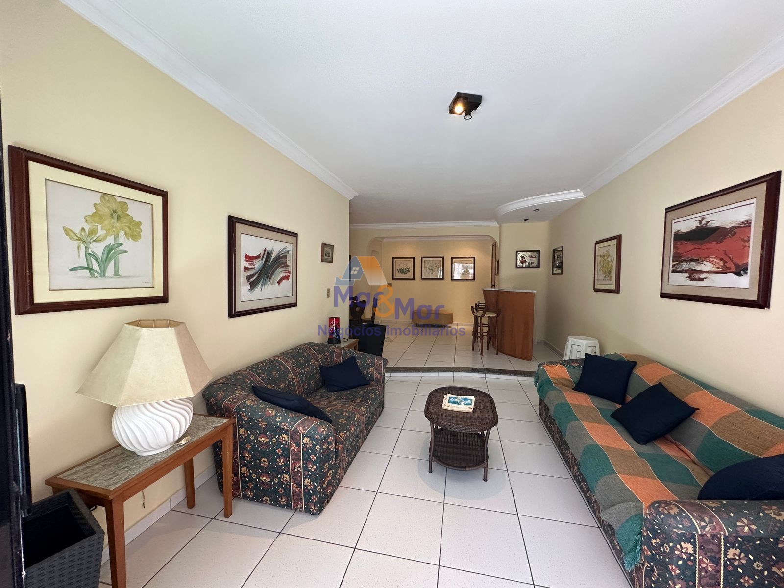 Apartamento na Praia das Pitangueiras, Guarujá - SP