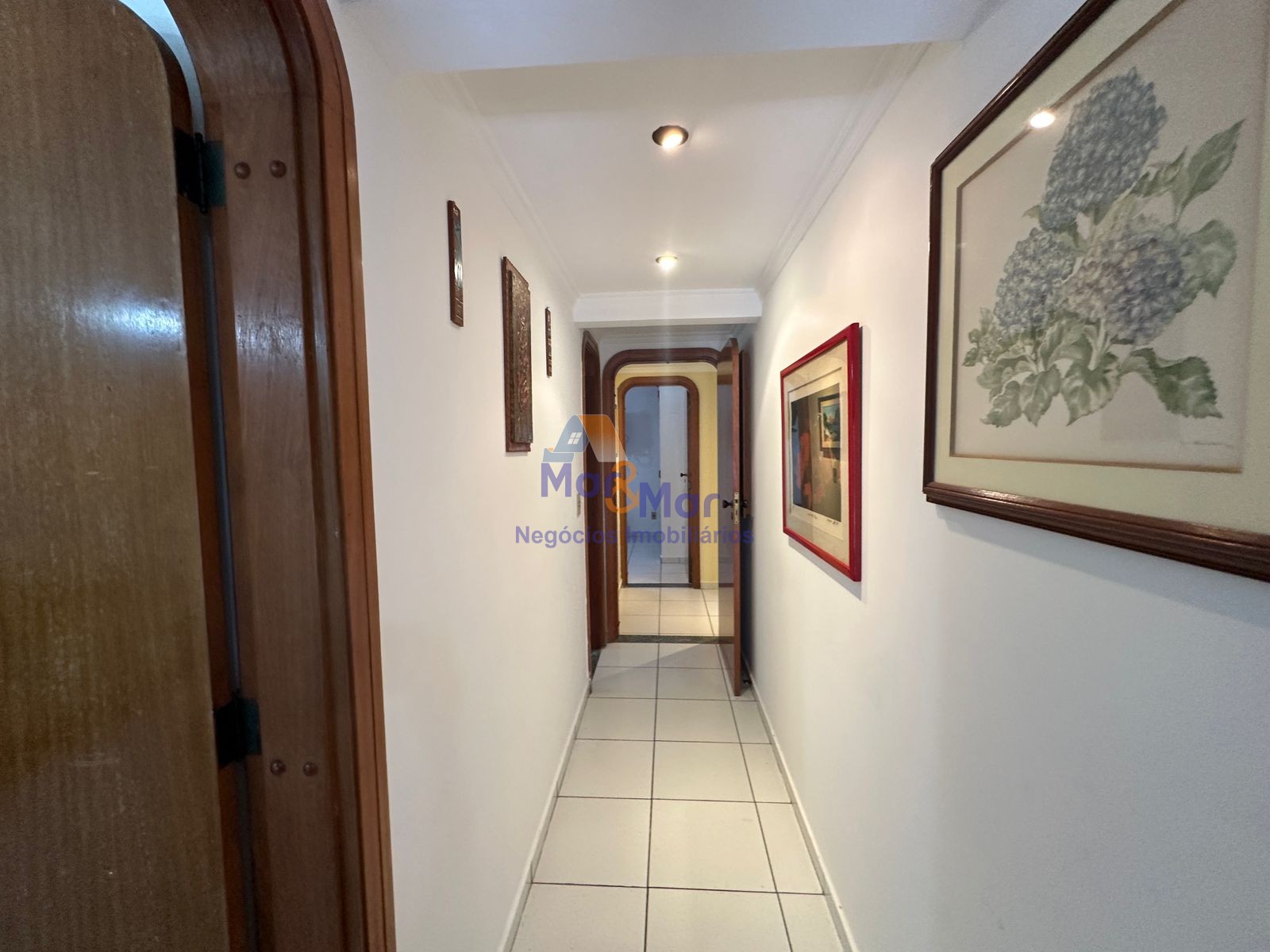 Apartamento na Praia das Pitangueiras, Guarujá - SP