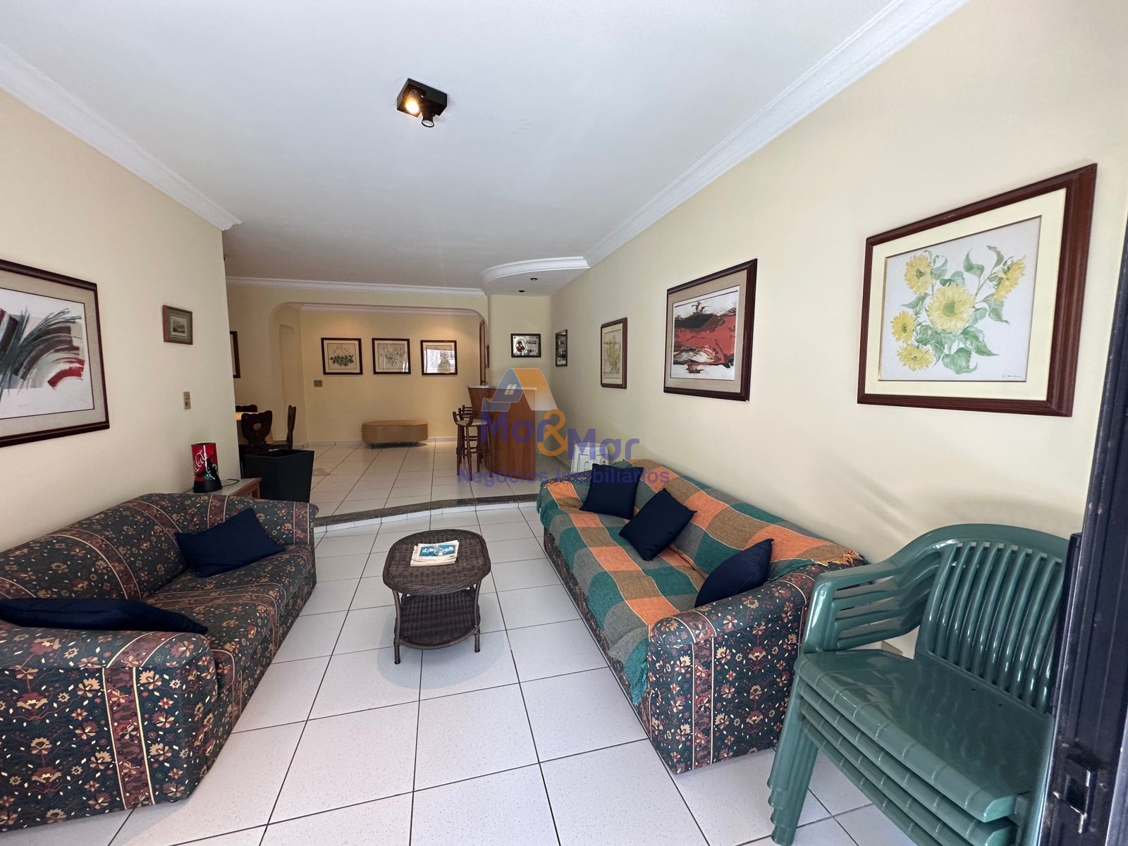 Apartamento na Praia das Pitangueiras, Guarujá - SP