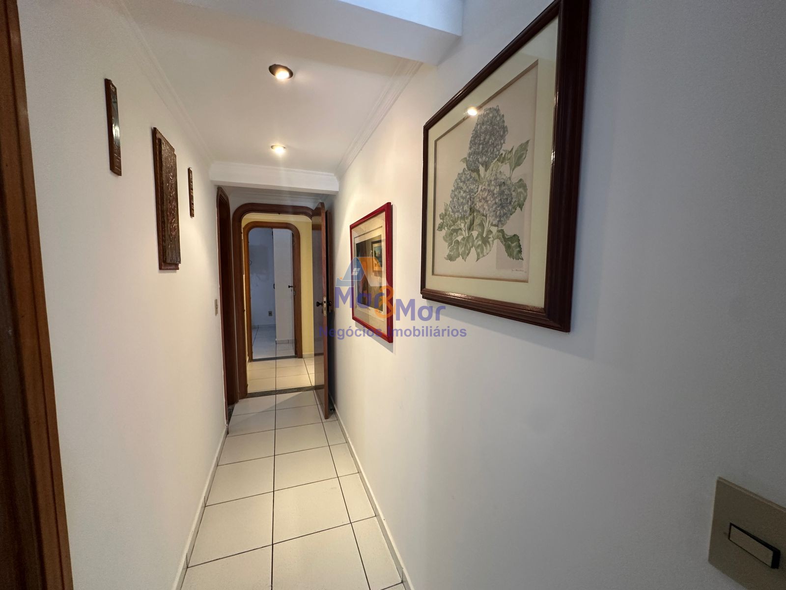 Apartamento na Praia das Pitangueiras, Guarujá - SP