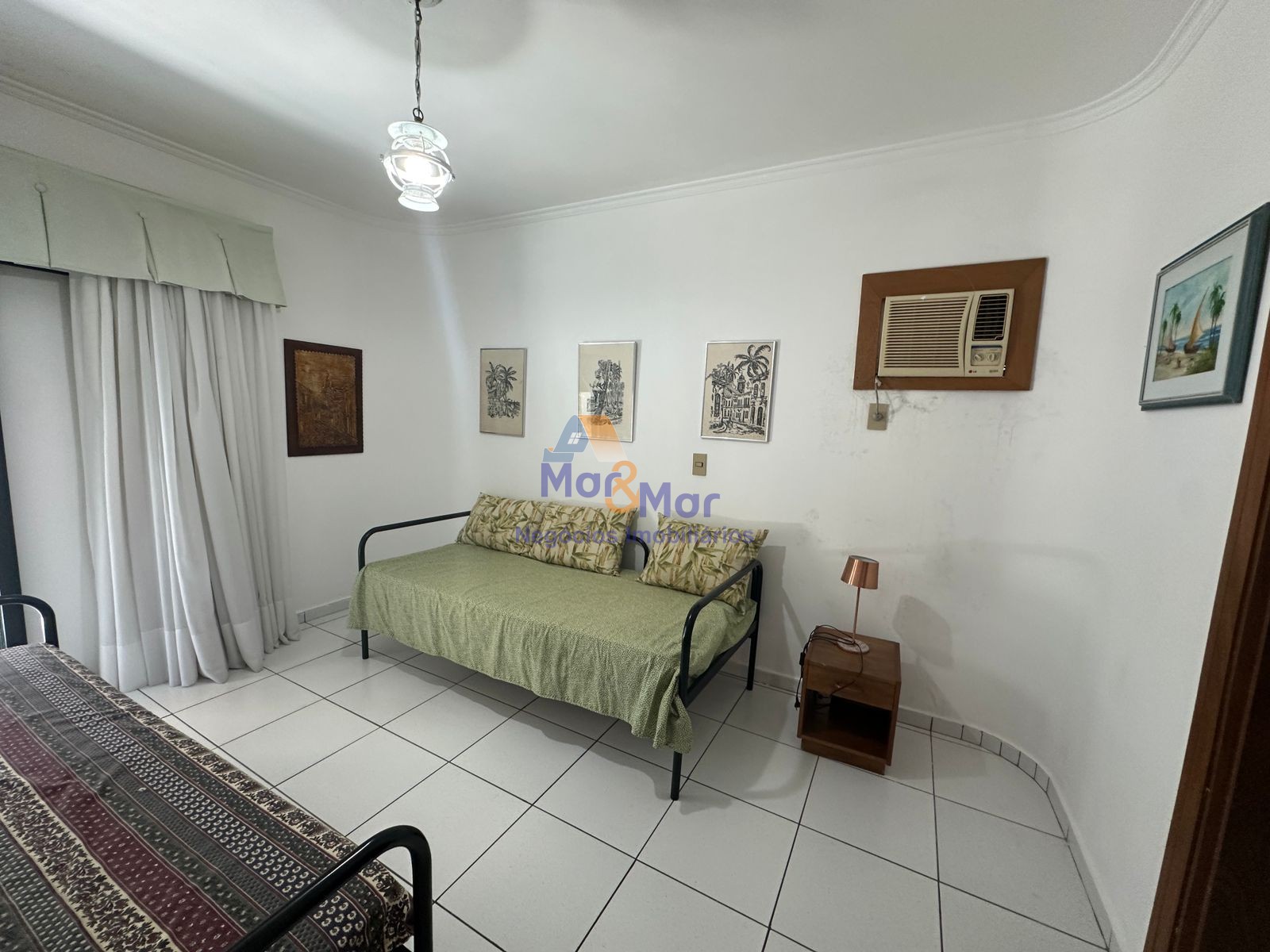 Apartamento na Praia das Pitangueiras, Guarujá - SP