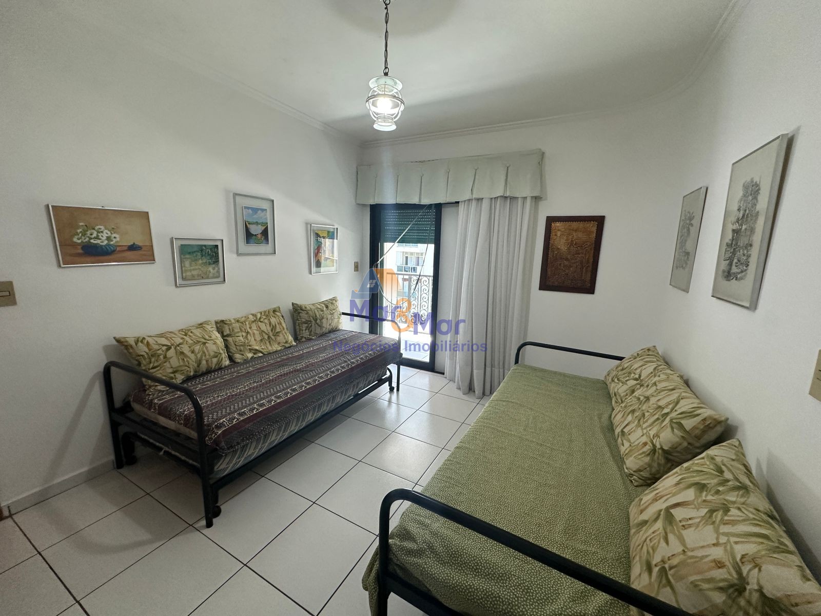 Apartamento na Praia das Pitangueiras, Guarujá - SP