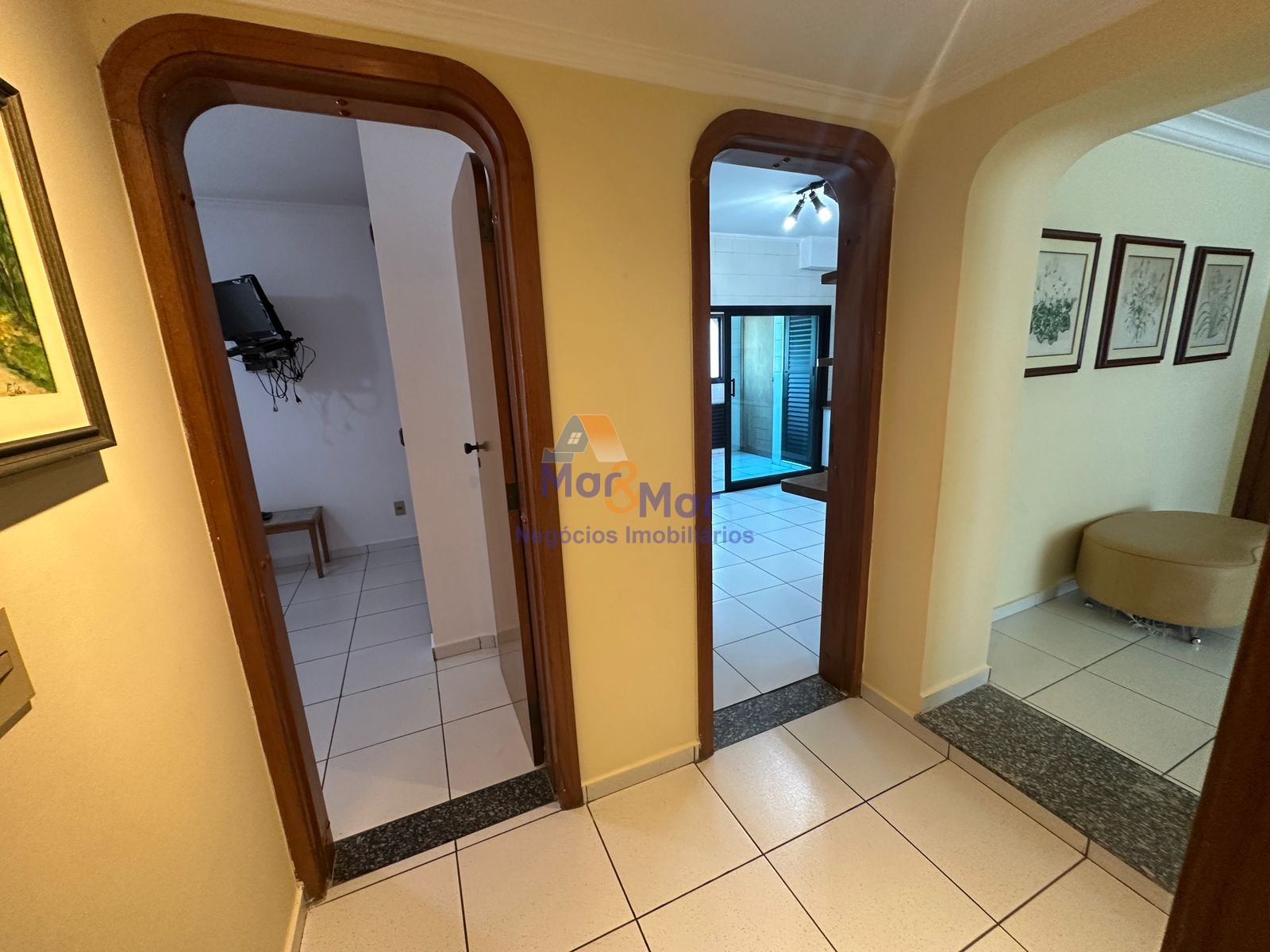 Apartamento na Praia das Pitangueiras, Guarujá - SP