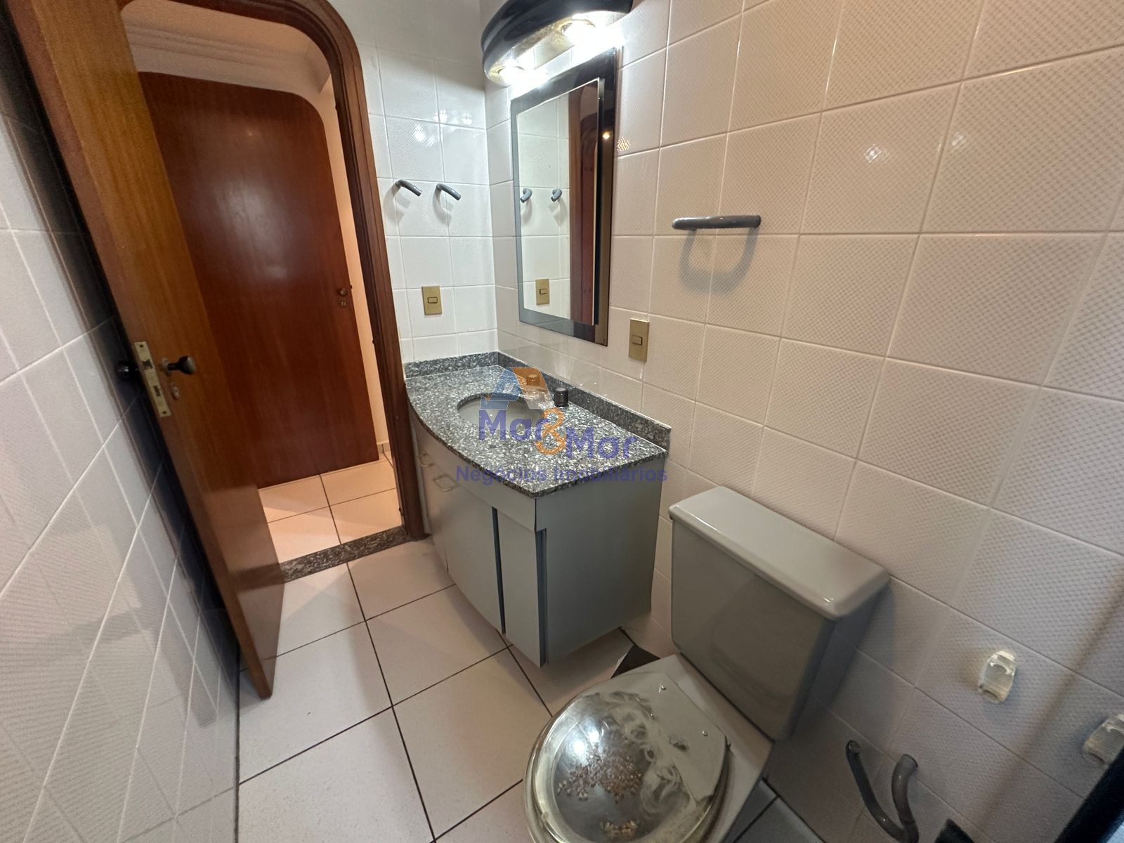 Apartamento na Praia das Pitangueiras, Guarujá - SP