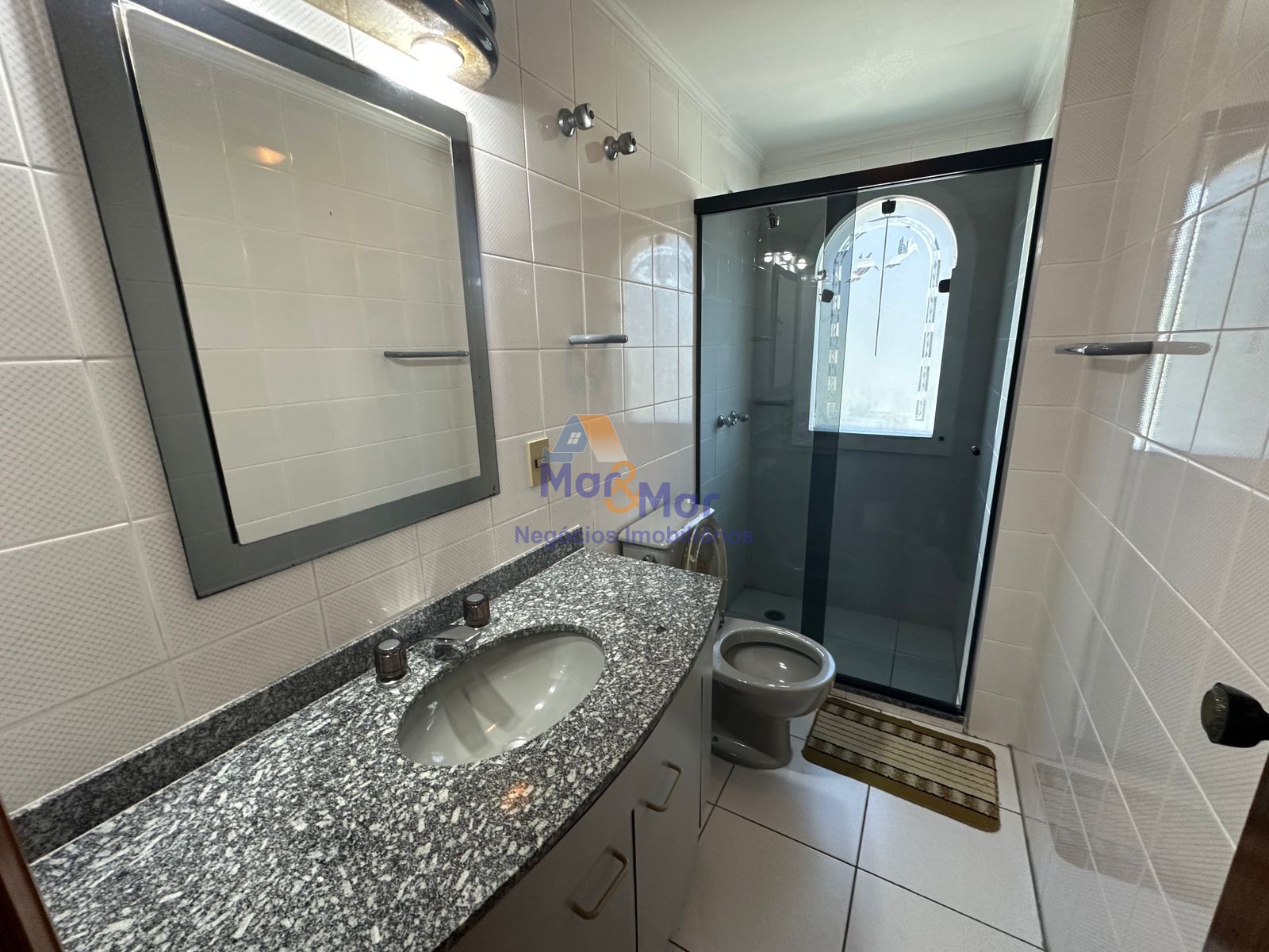 Apartamento na Praia das Pitangueiras, Guarujá - SP