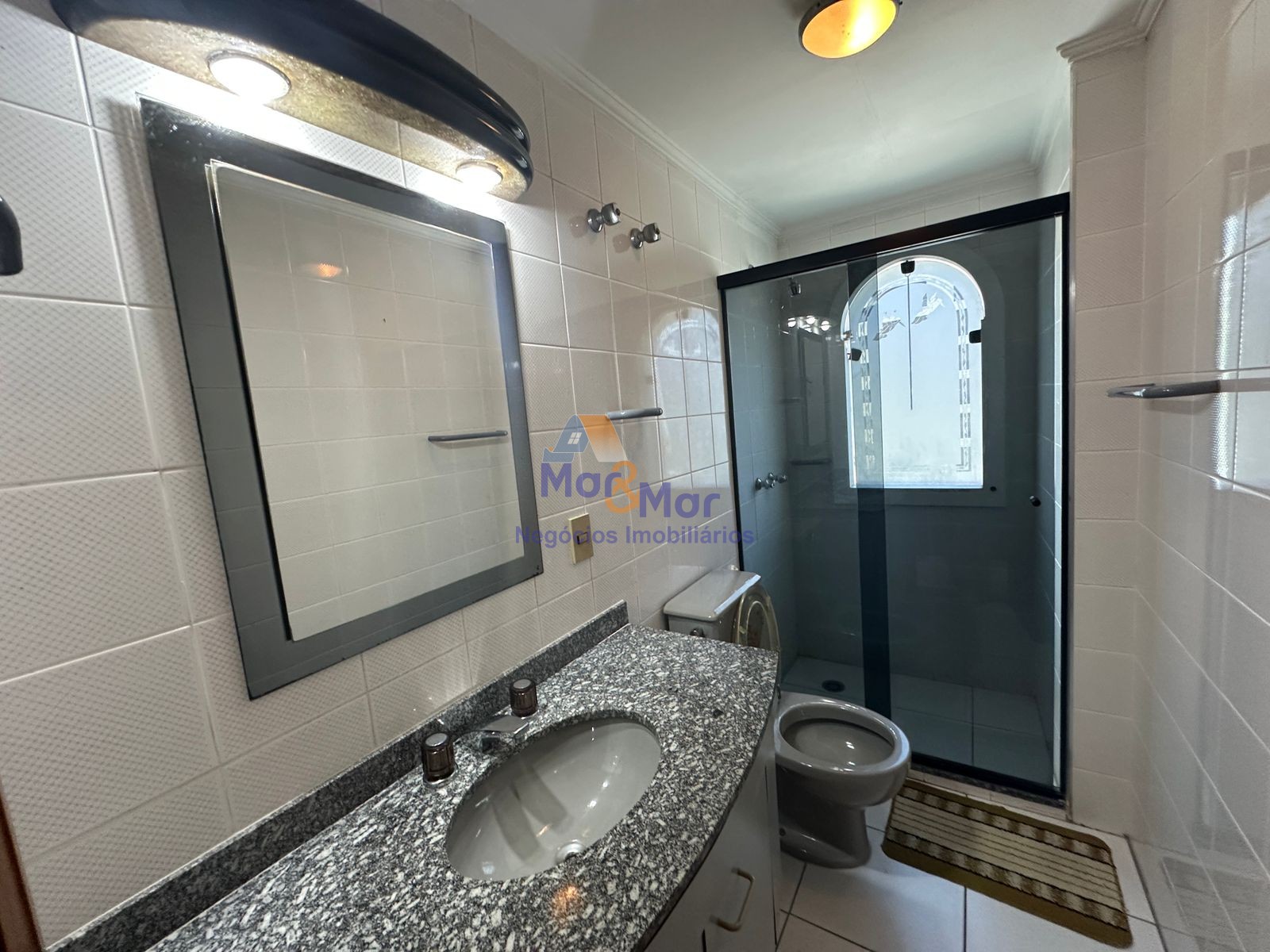 Apartamento na Praia das Pitangueiras, Guarujá - SP