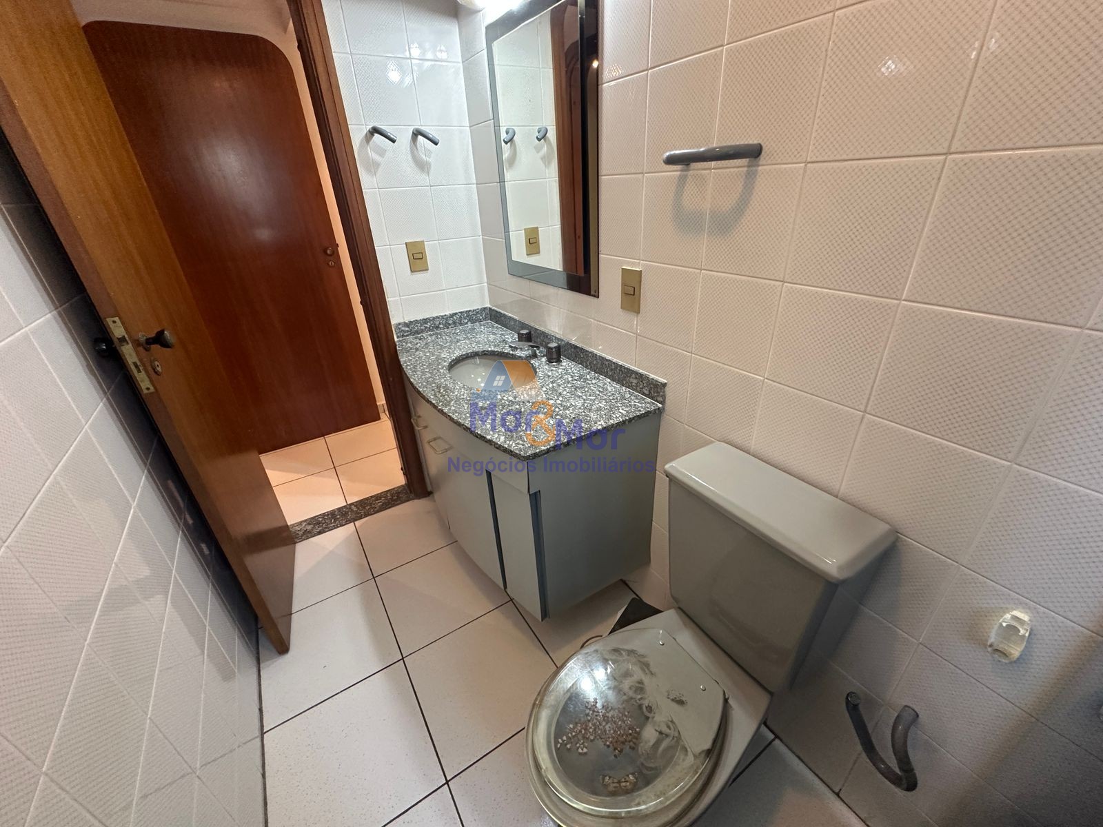 Apartamento na Praia das Pitangueiras, Guarujá - SP