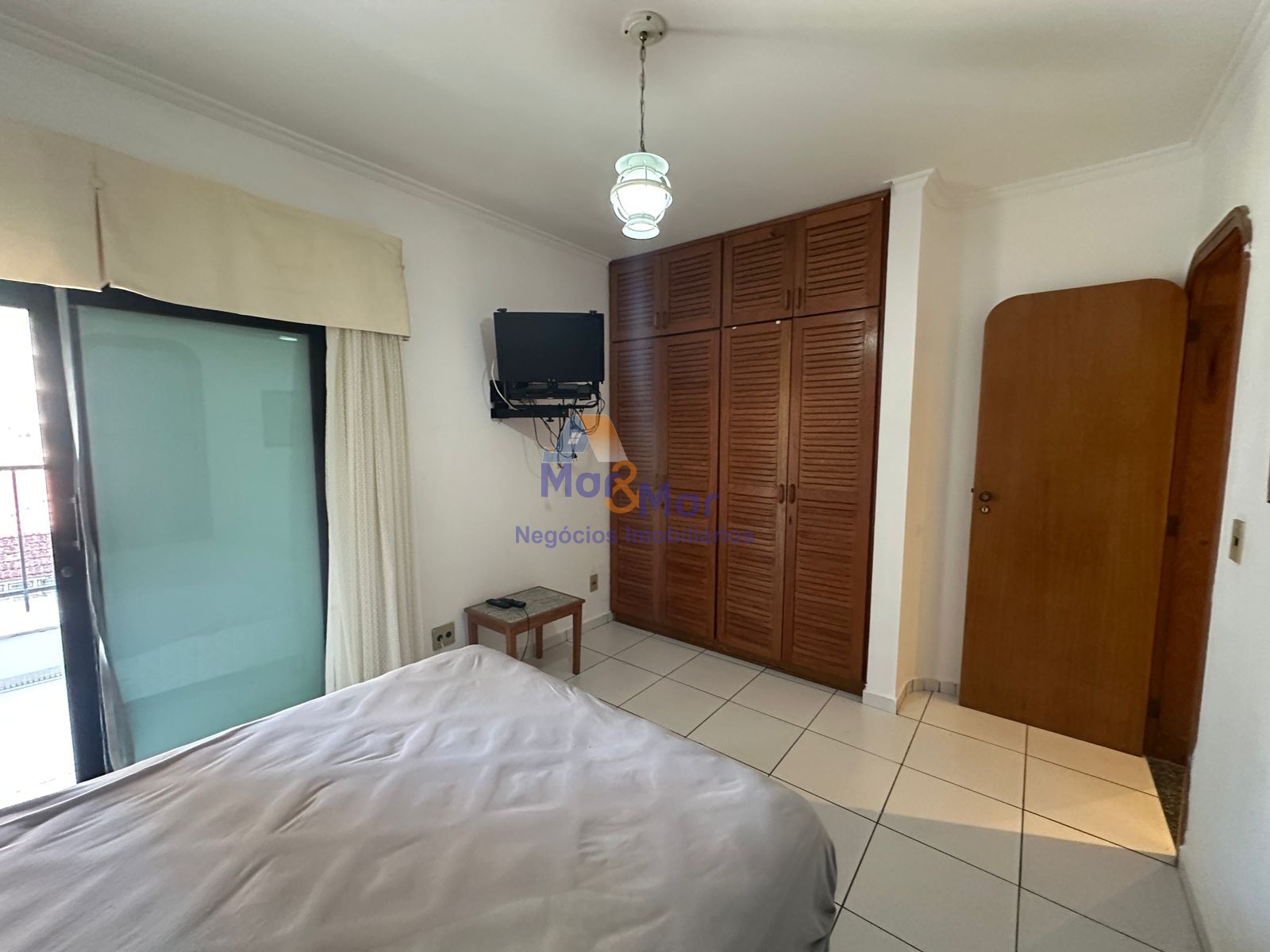 Apartamento na Praia das Pitangueiras, Guarujá - SP
