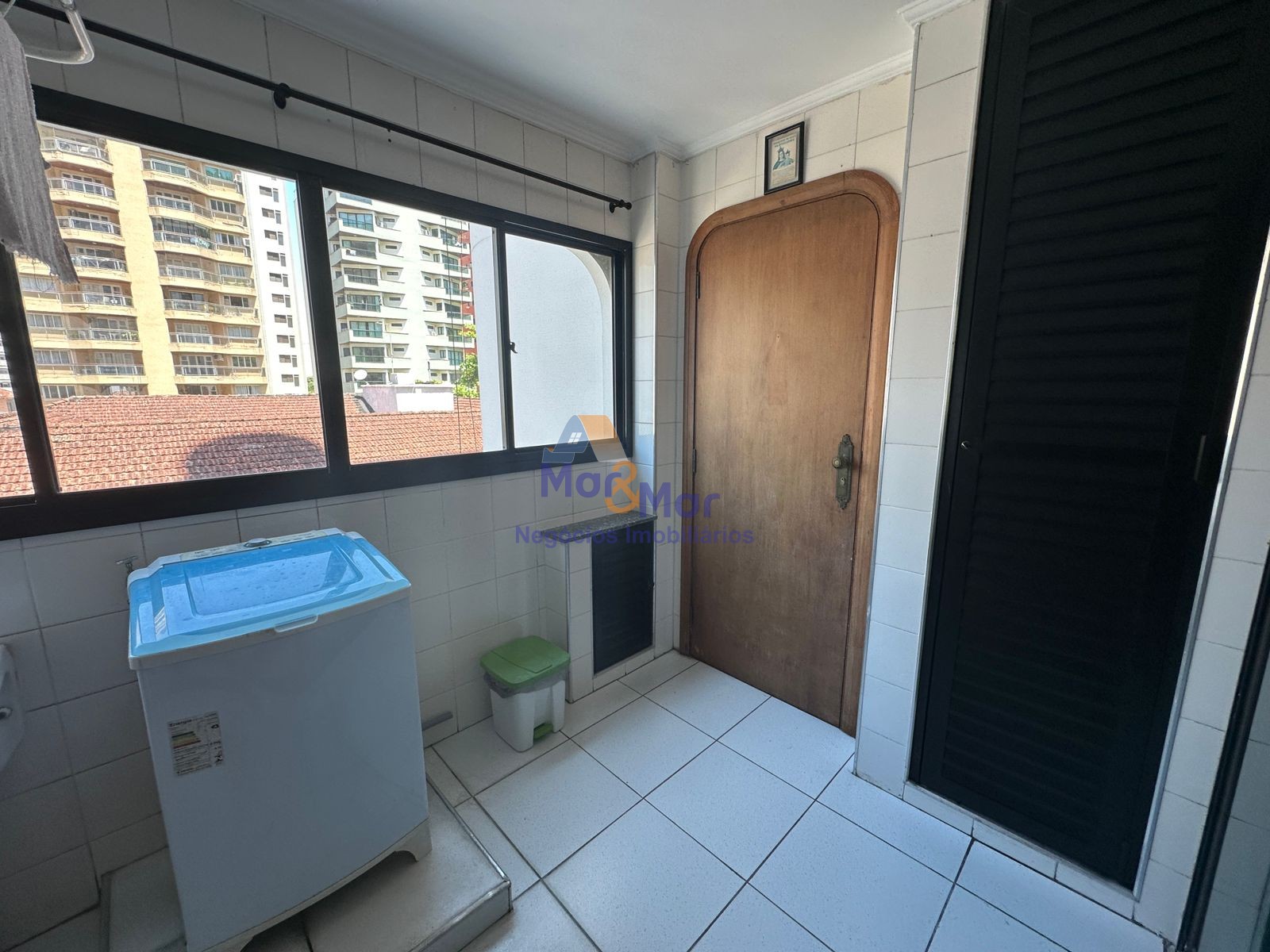 Apartamento na Praia das Pitangueiras, Guarujá - SP