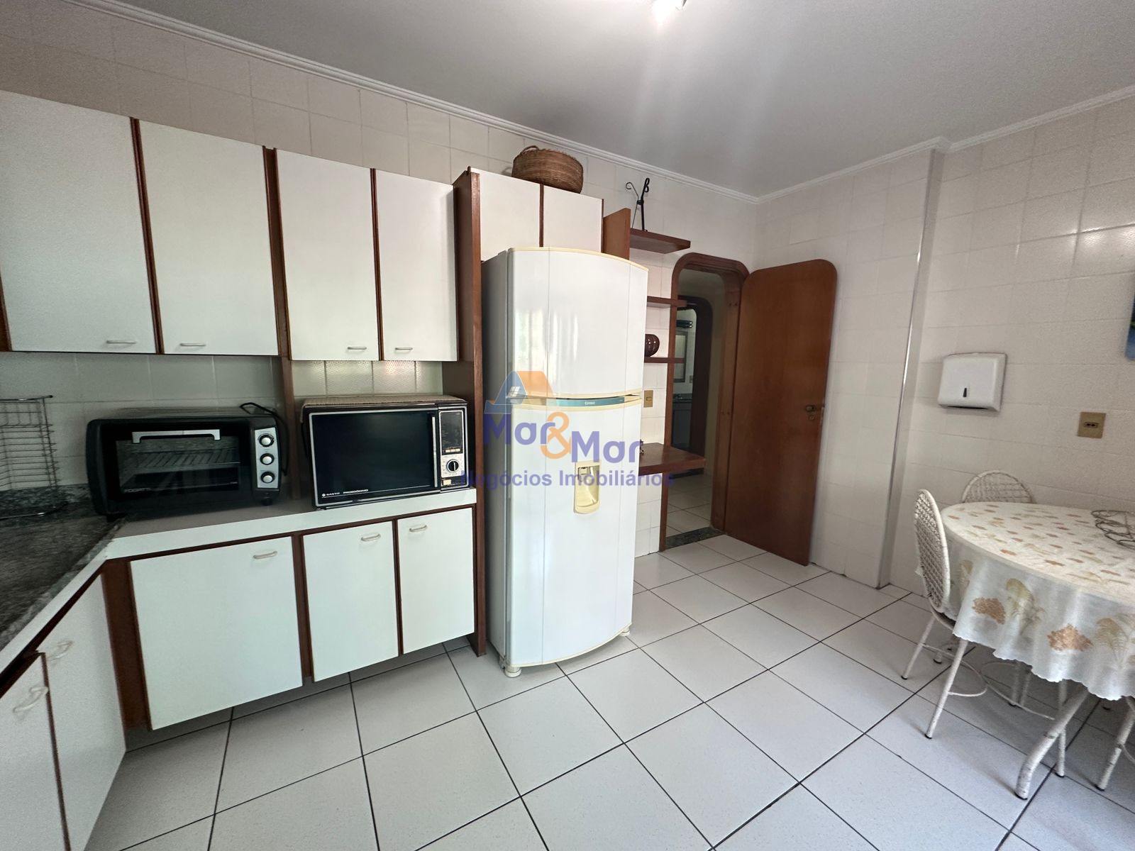 Apartamento na Praia das Pitangueiras, Guarujá - SP