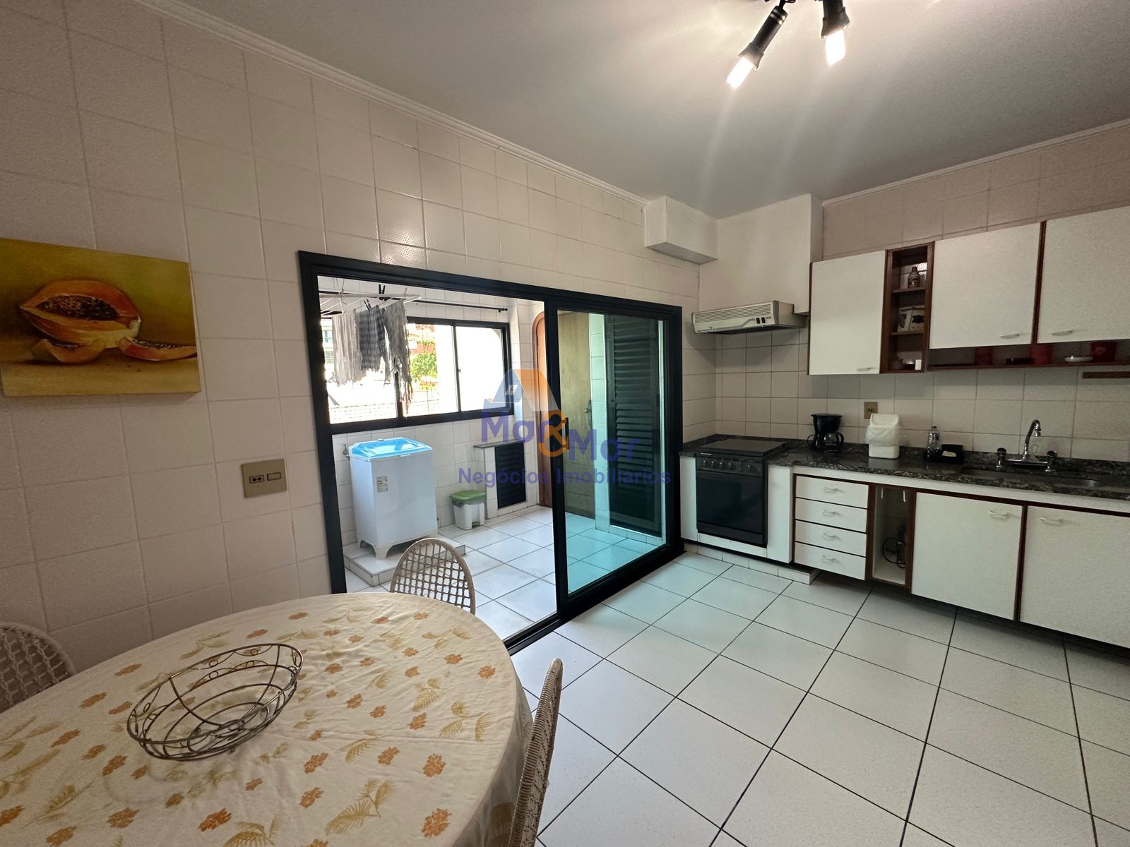 Apartamento na Praia das Pitangueiras, Guarujá - SP