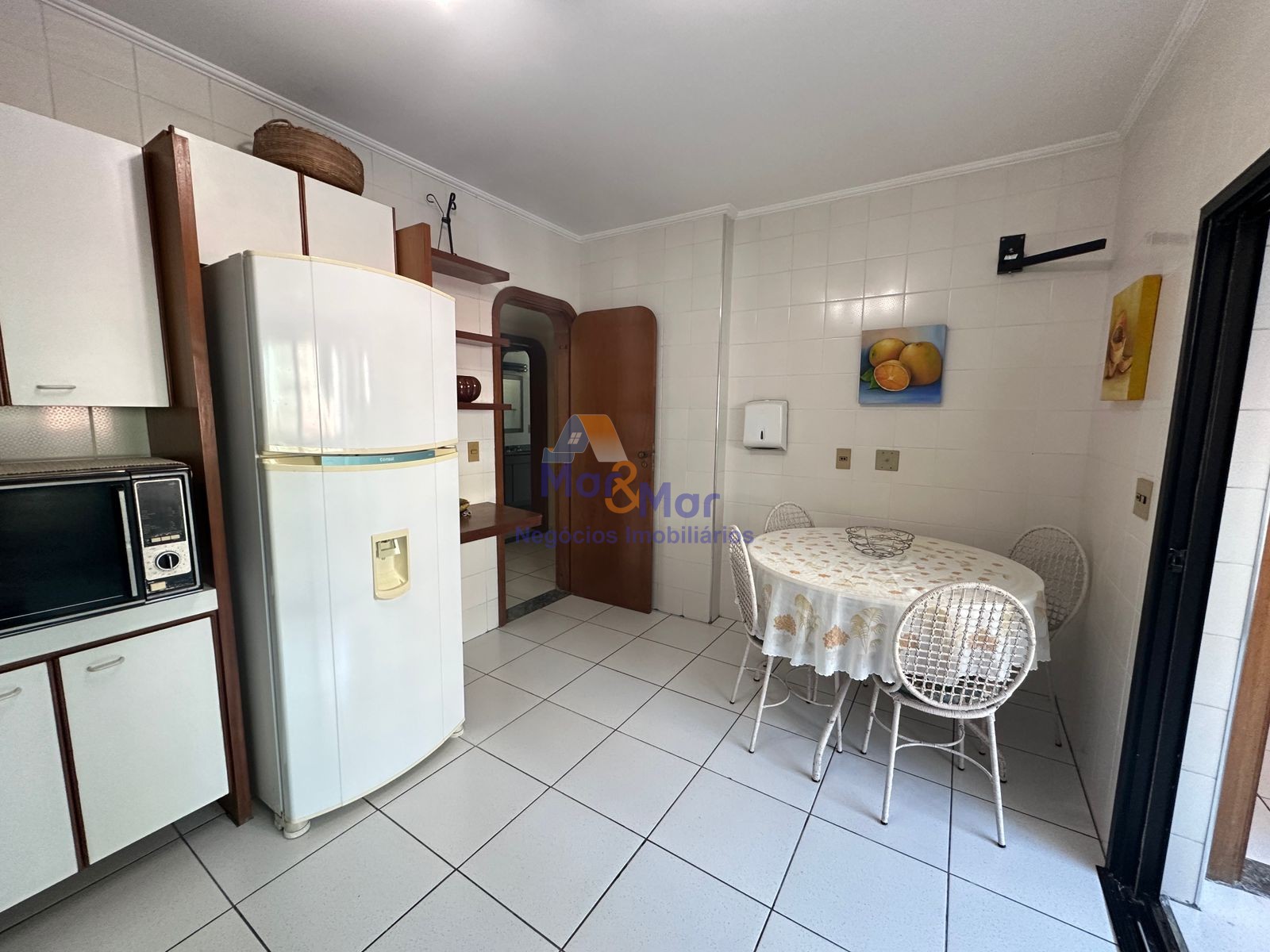 Apartamento na Praia das Pitangueiras, Guarujá - SP