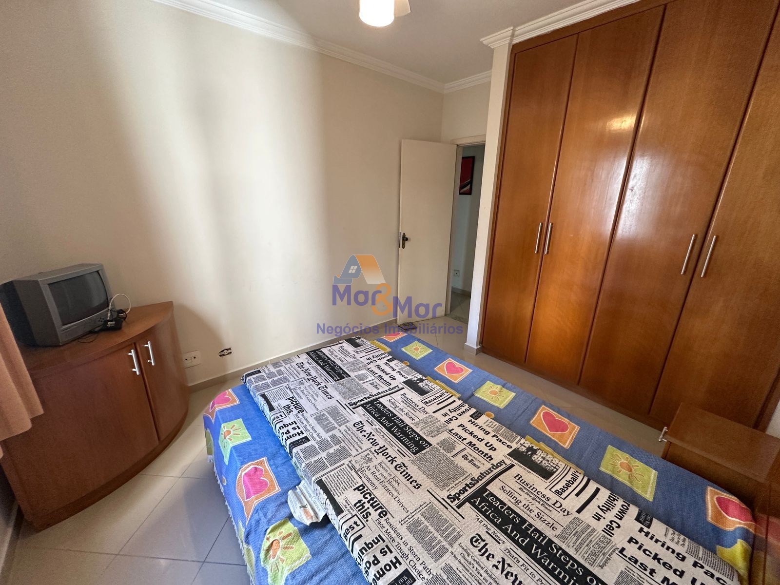 Apartamento na Praia das Pitangueiras, Guarujá - SP