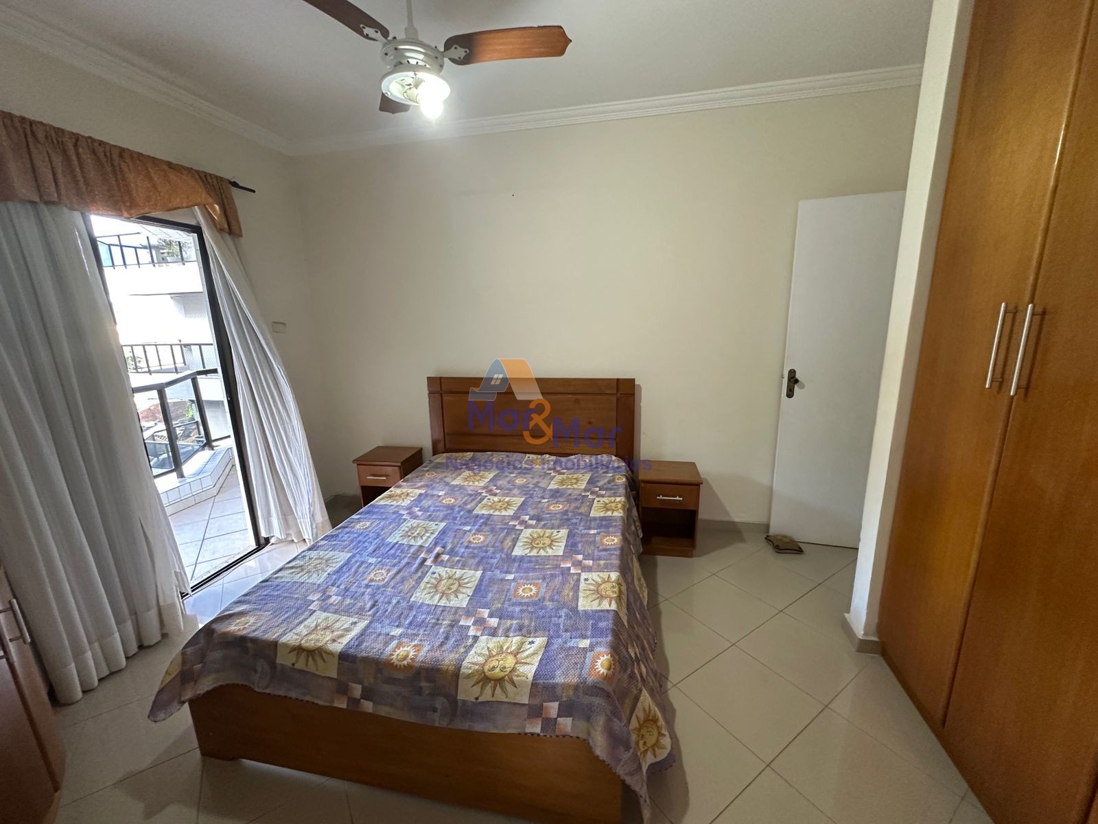 Apartamento na Praia das Pitangueiras, Guarujá - SP