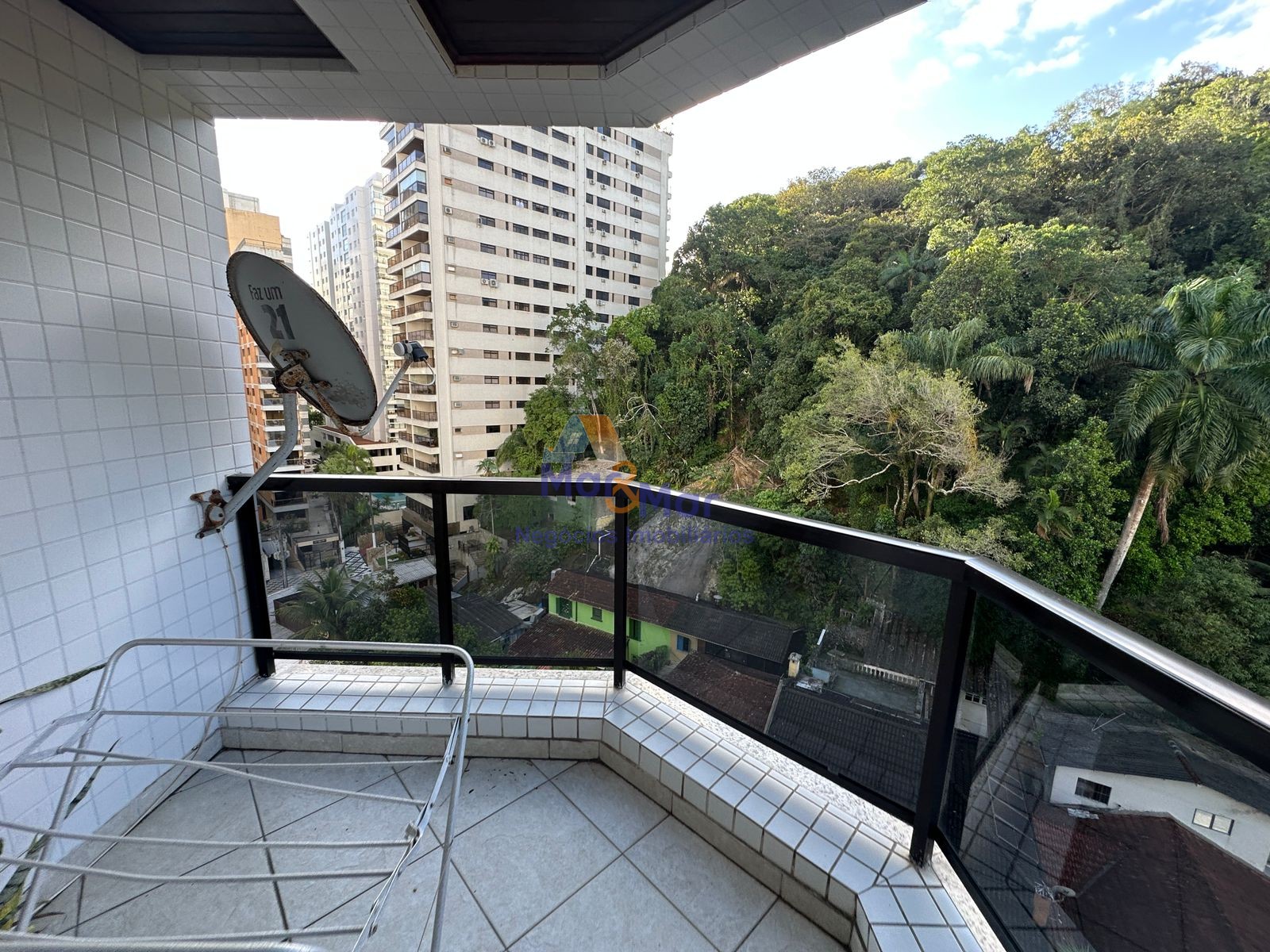 Apartamento na Praia das Pitangueiras, Guarujá - SP